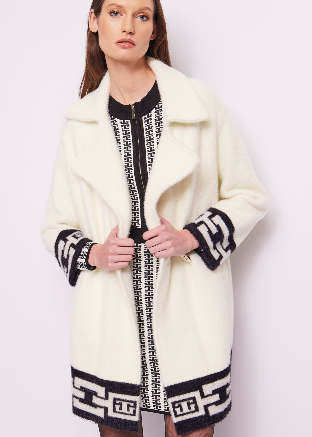 Knitted doublebreasted coat