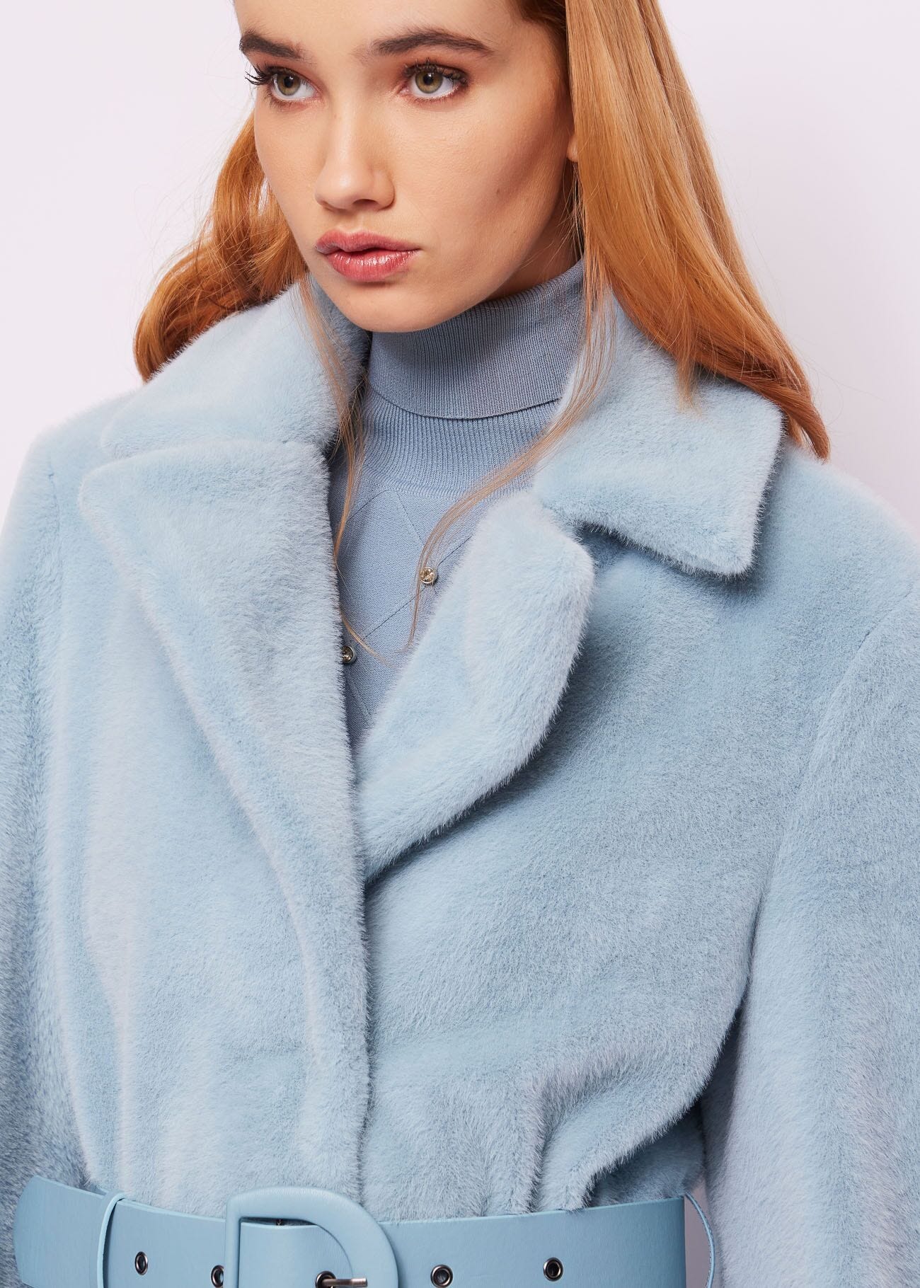 Manteau en fourrure synthétique  bleu ciel