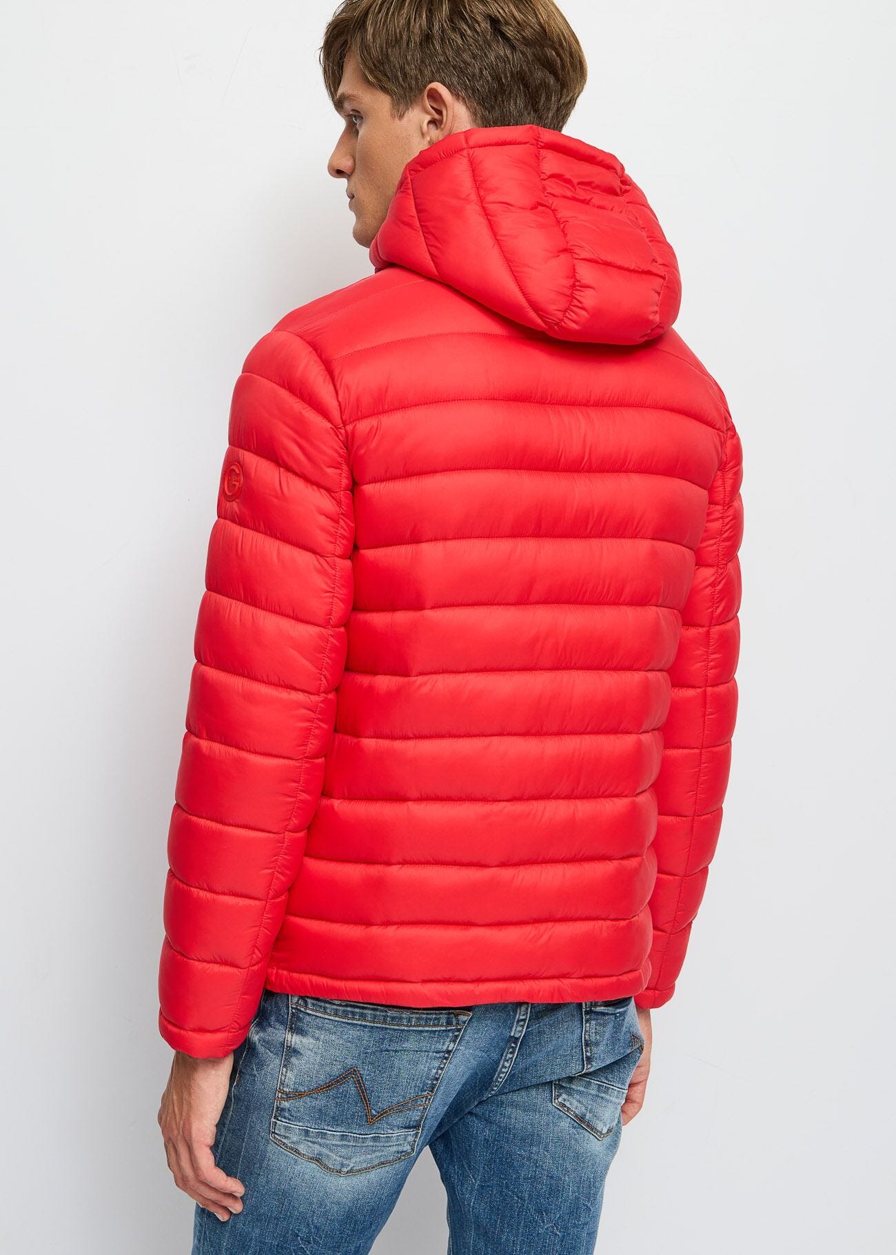 Plumífero rojo de nailon acolchado con pespunte