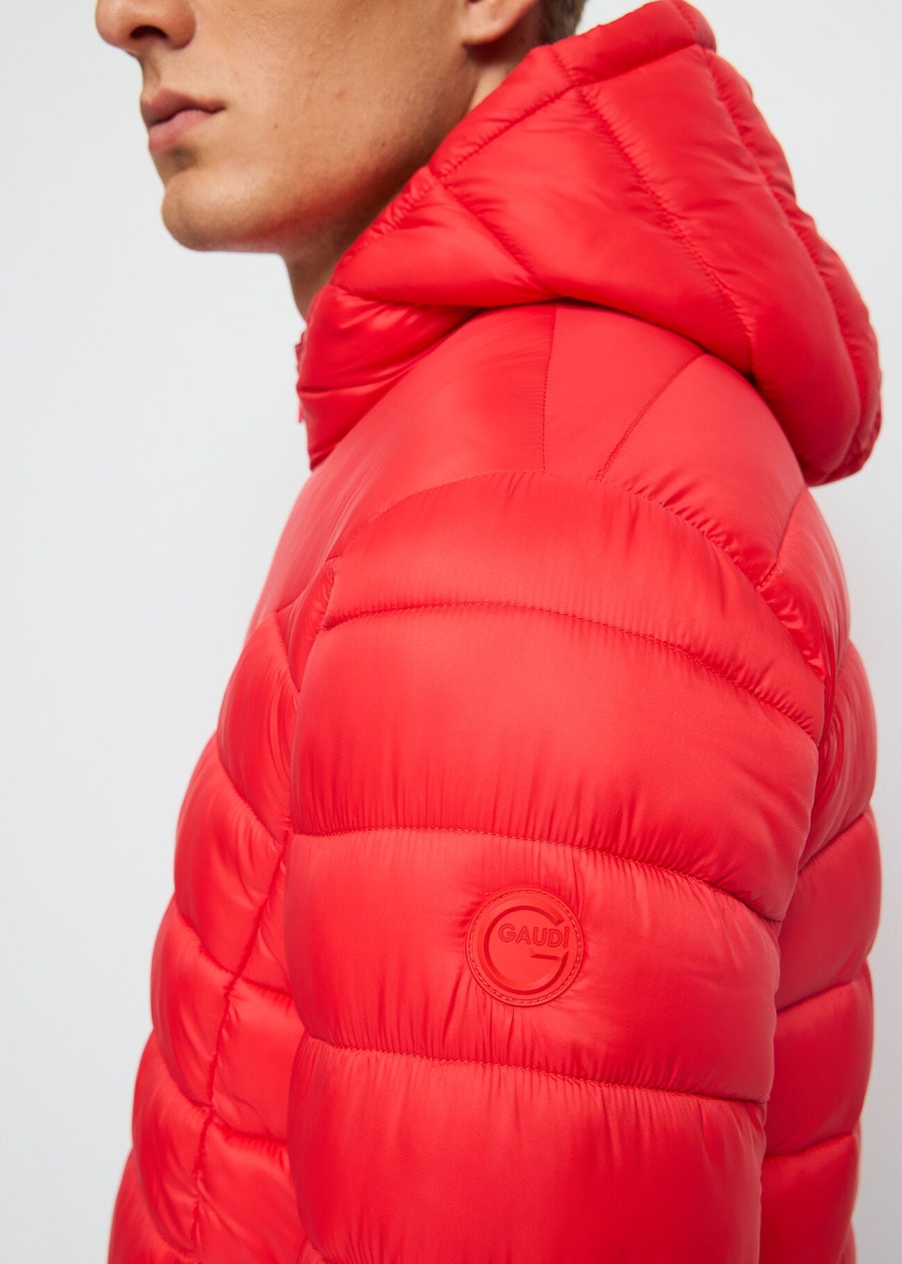 Plumífero rojo de nailon acolchado con pespunte