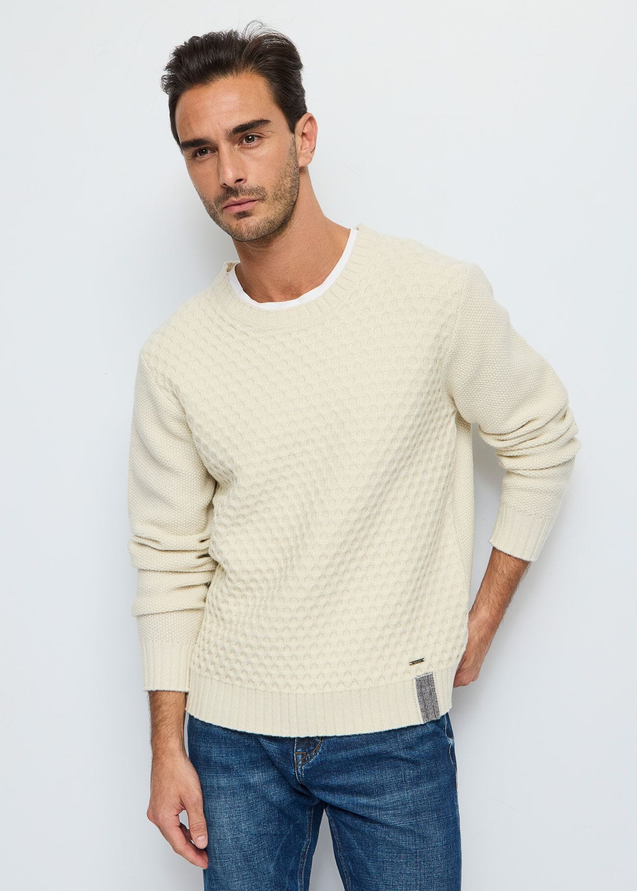Pull blanc en laine mélangée