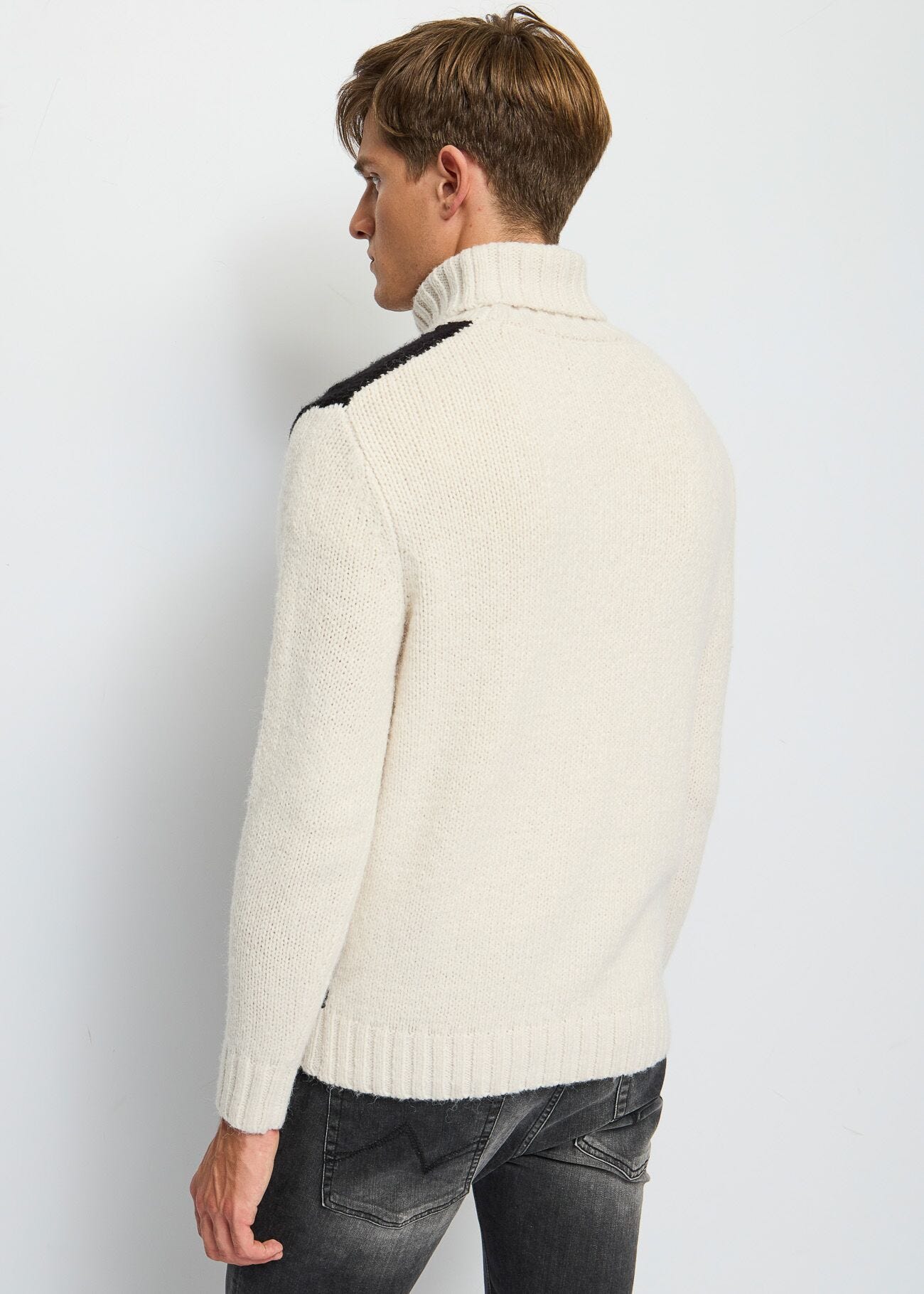Turtle neck jumper in wool blend