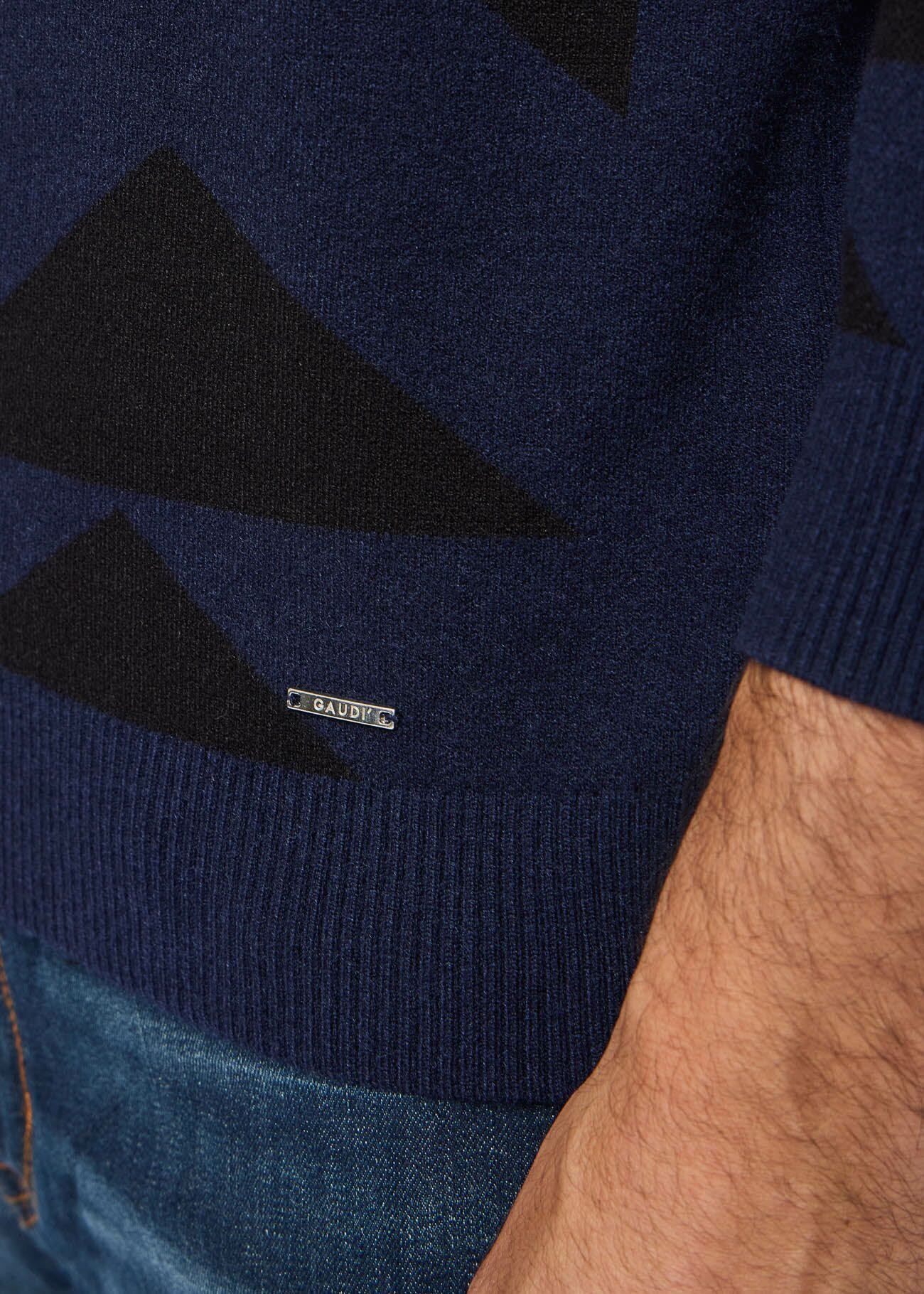Maglia blu con motivo geometrico