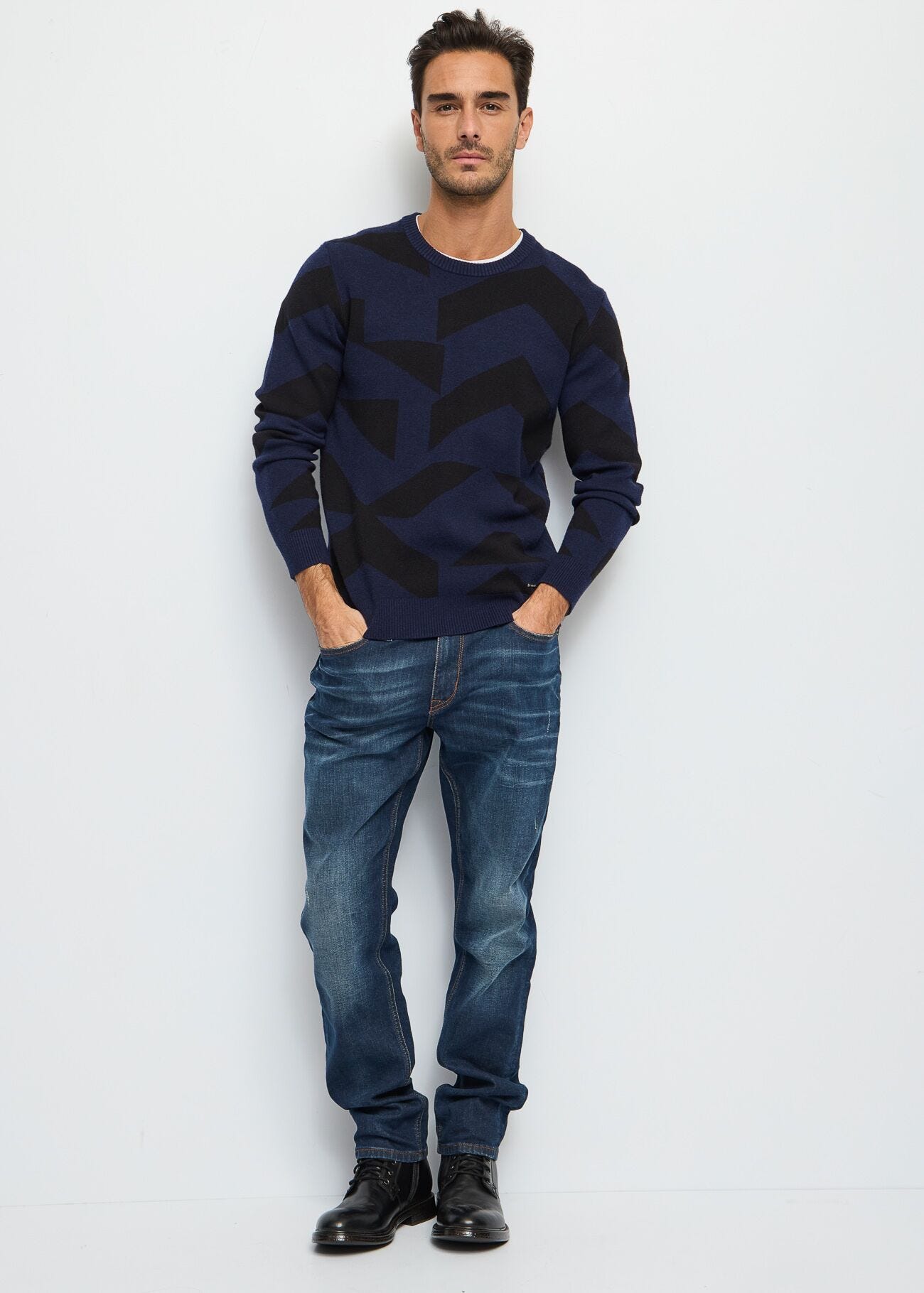 Maglia blu con motivo geometrico