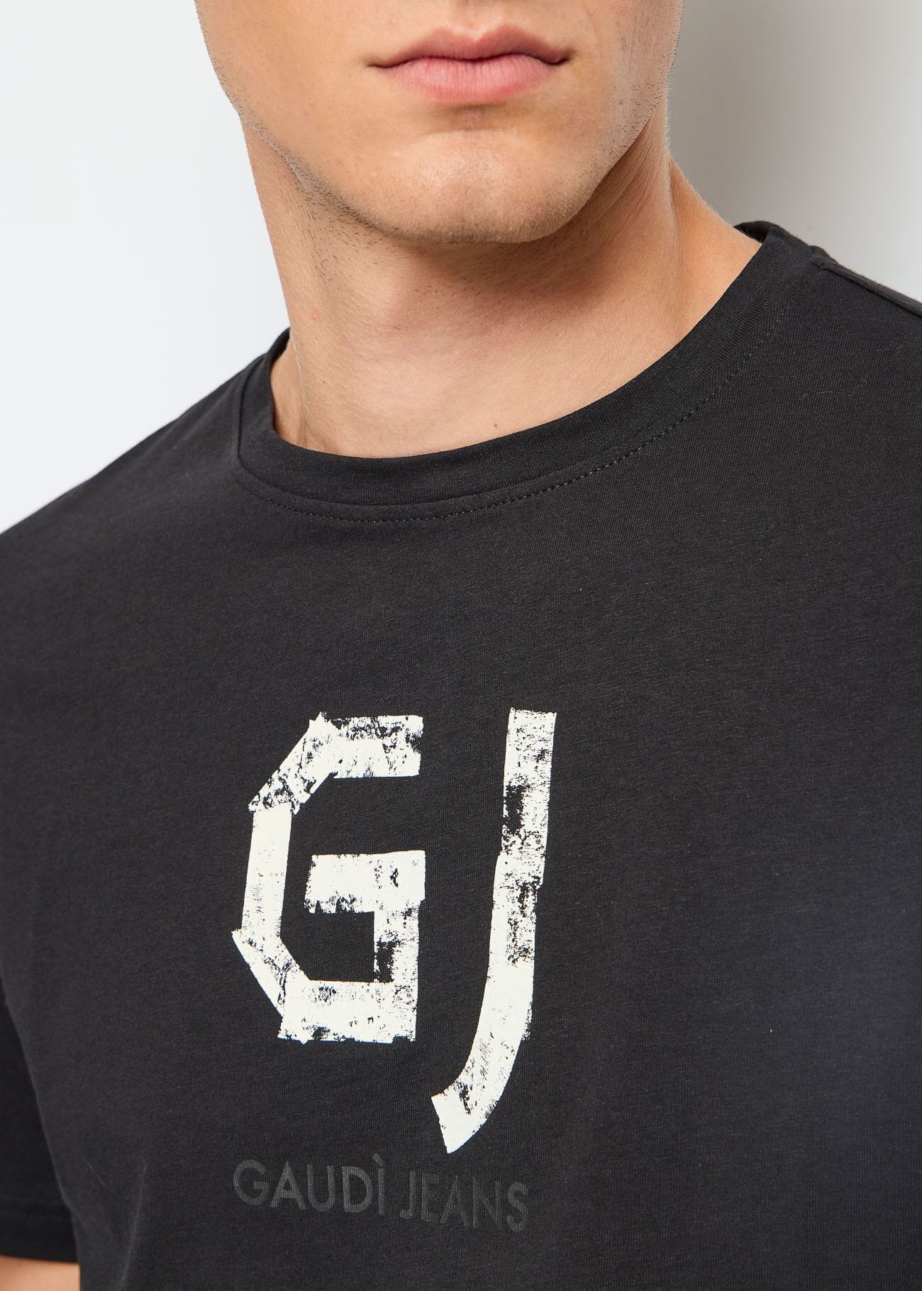T-shirt nera in cotone con logo