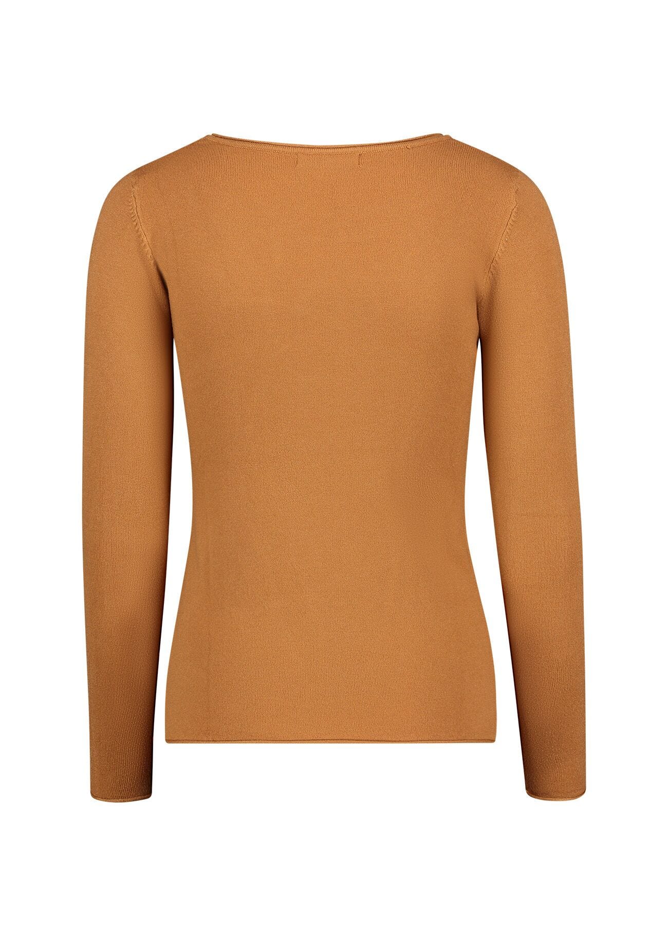 Long-sleeved neckline shirt