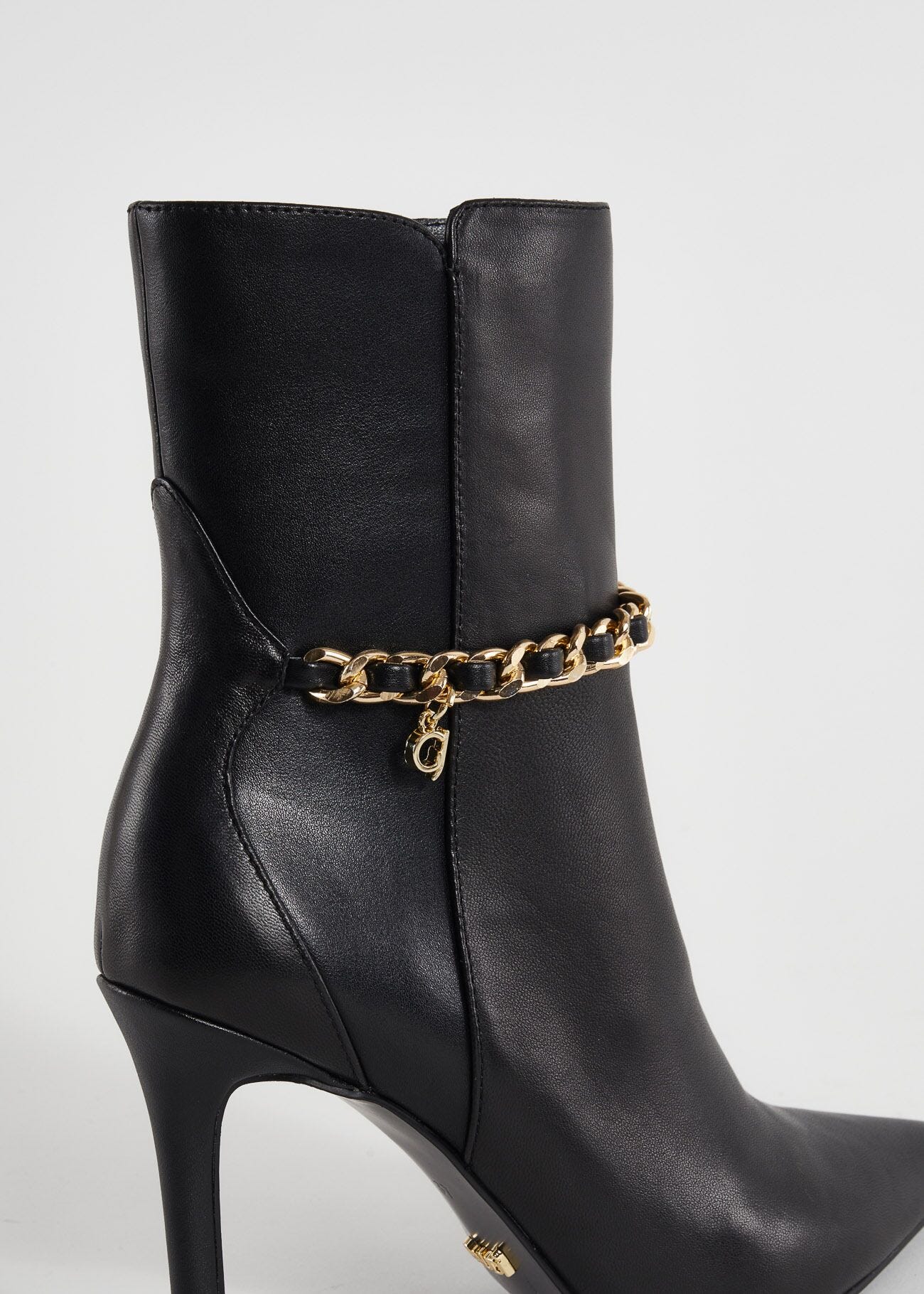 Bottines en cuir avec chaîne