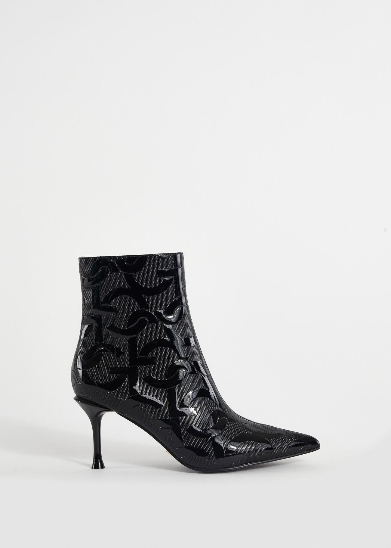 Patentleather ankle boots with logo
