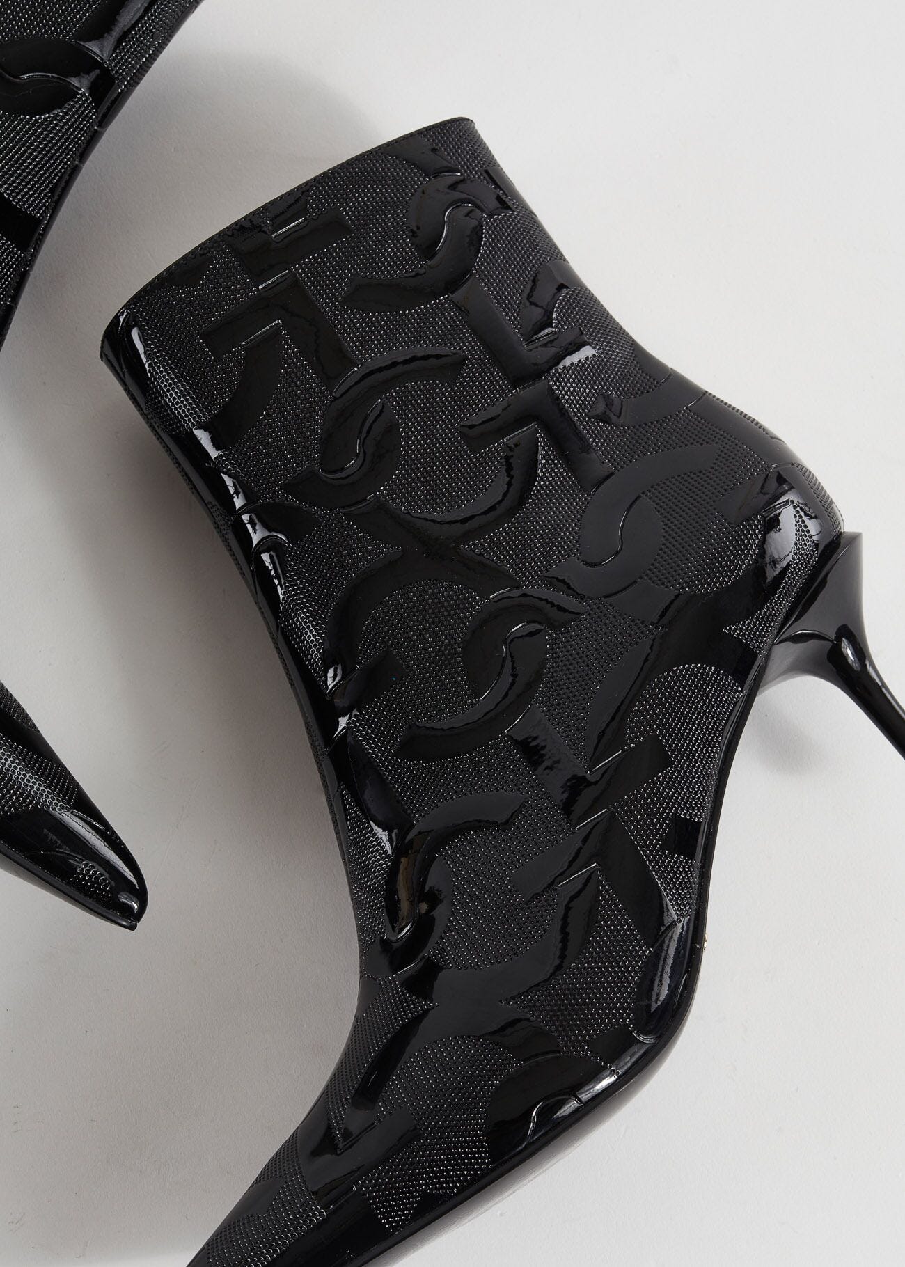 Patentleather ankle boots with logo