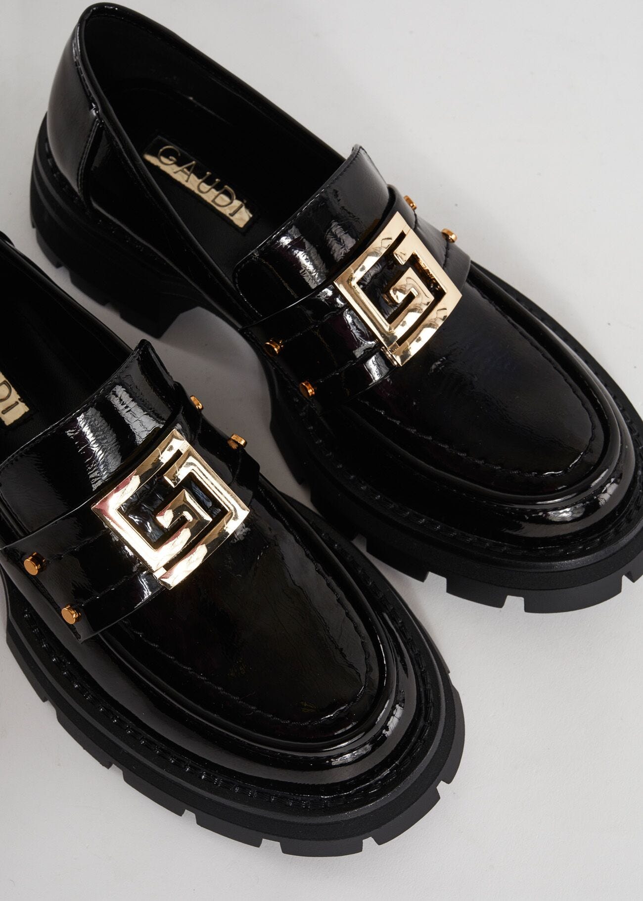 Patentleather loafers with studs