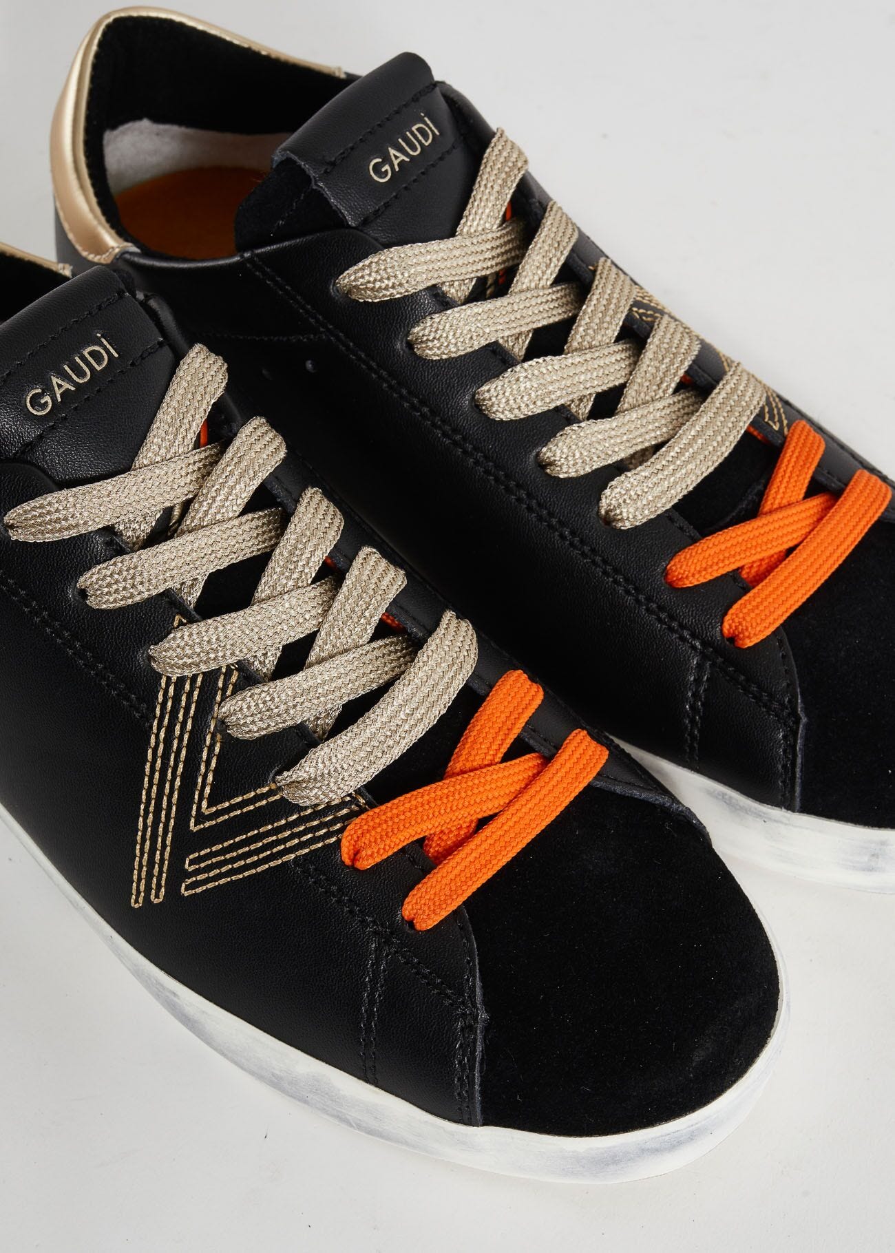 Baskets en cuir
