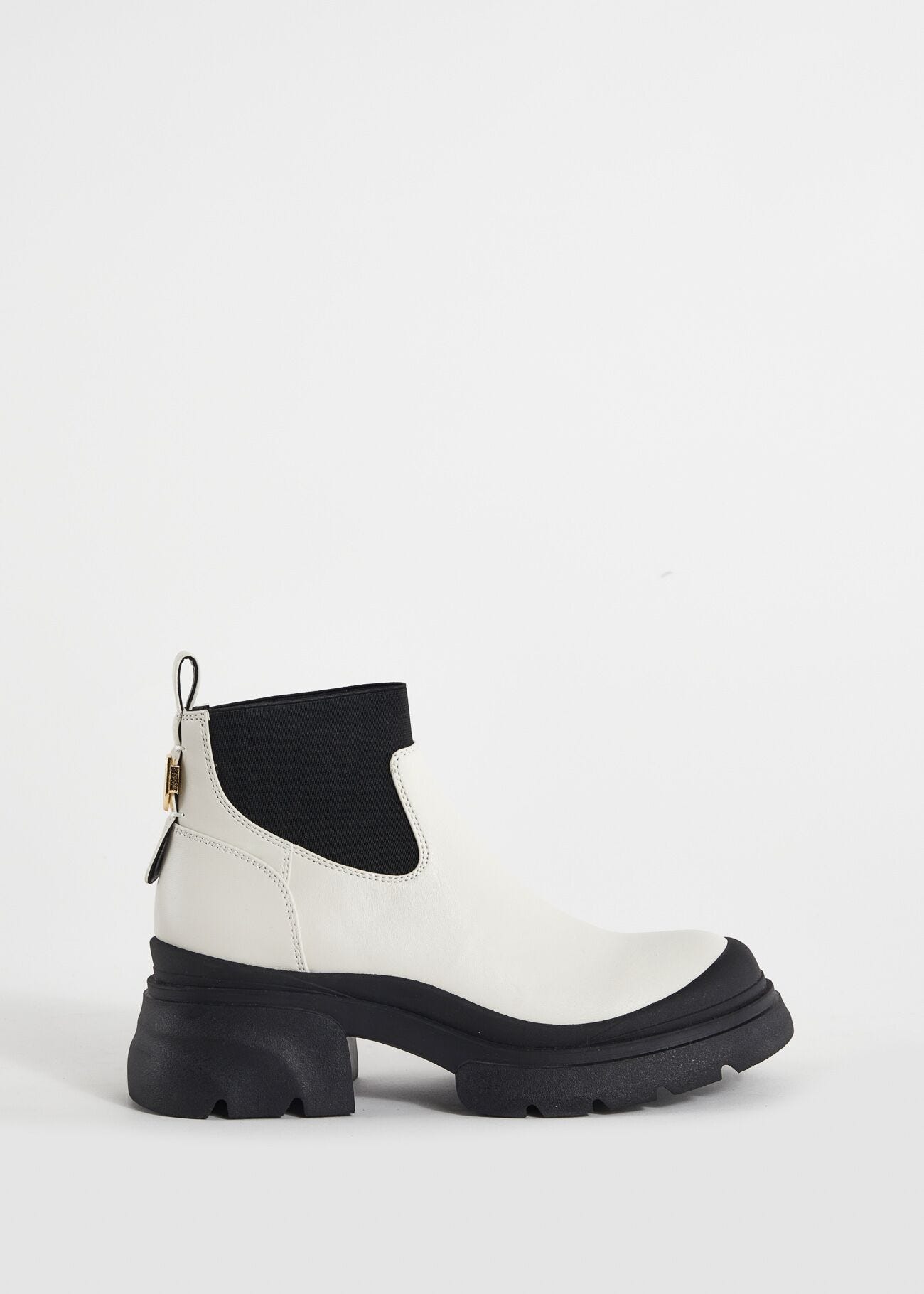 Ankle boots with elastic