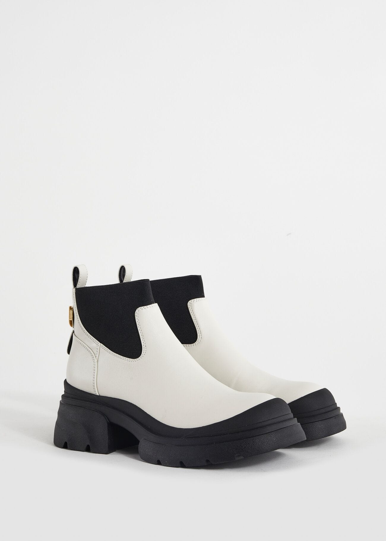 Ankle boots with elastic