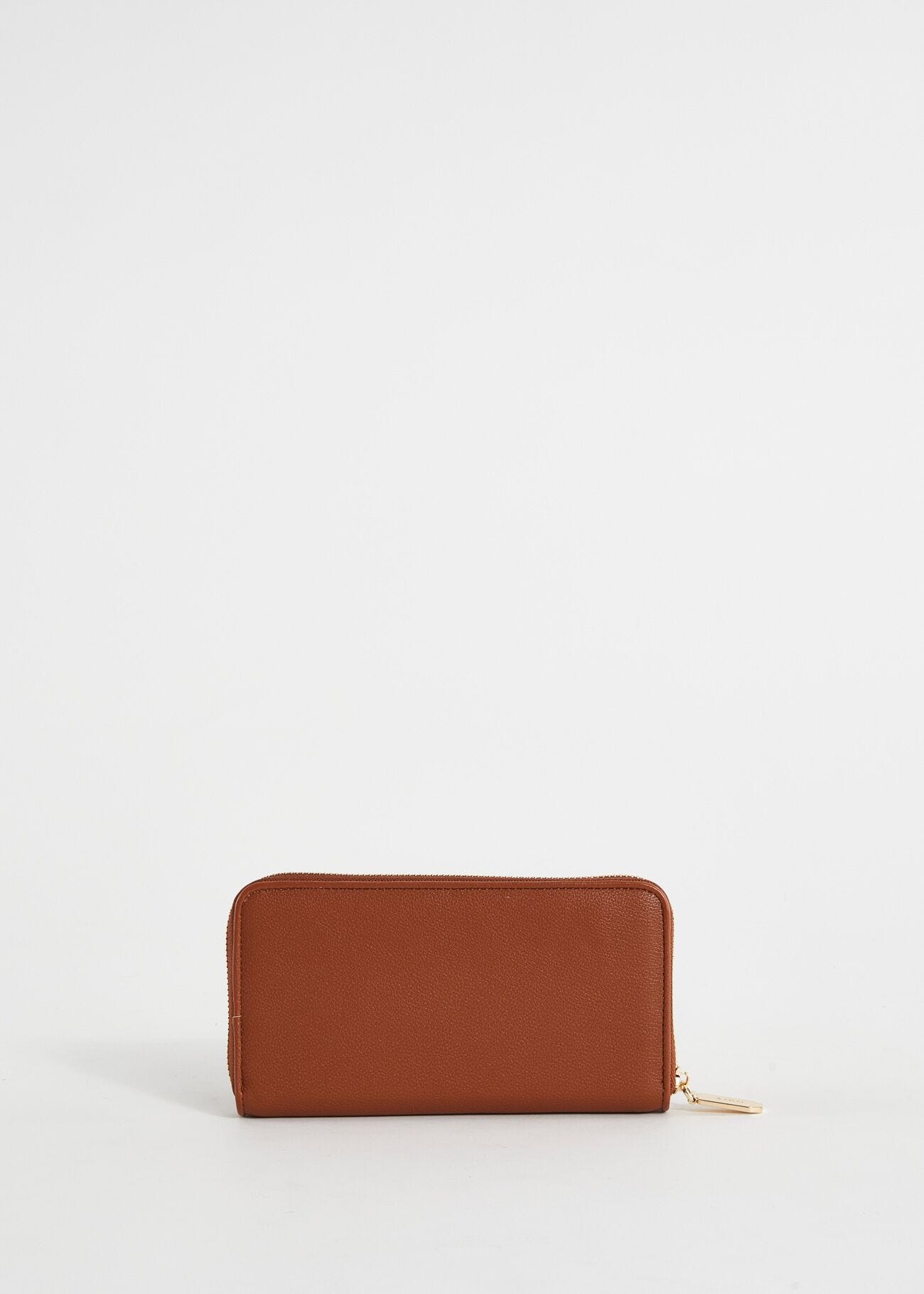 Cartera marrón de piel sintética