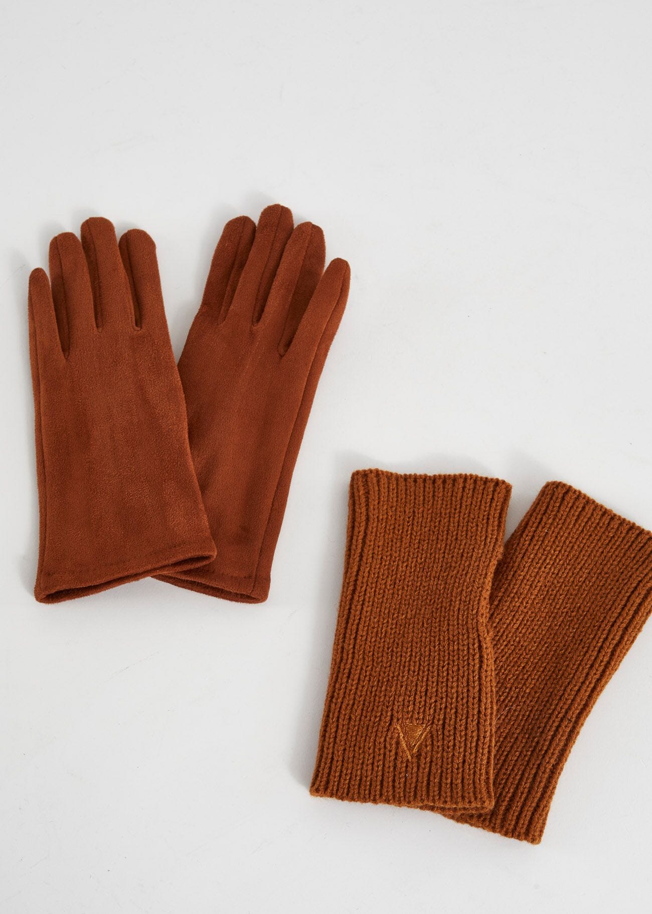 Guantes marrones con mangas