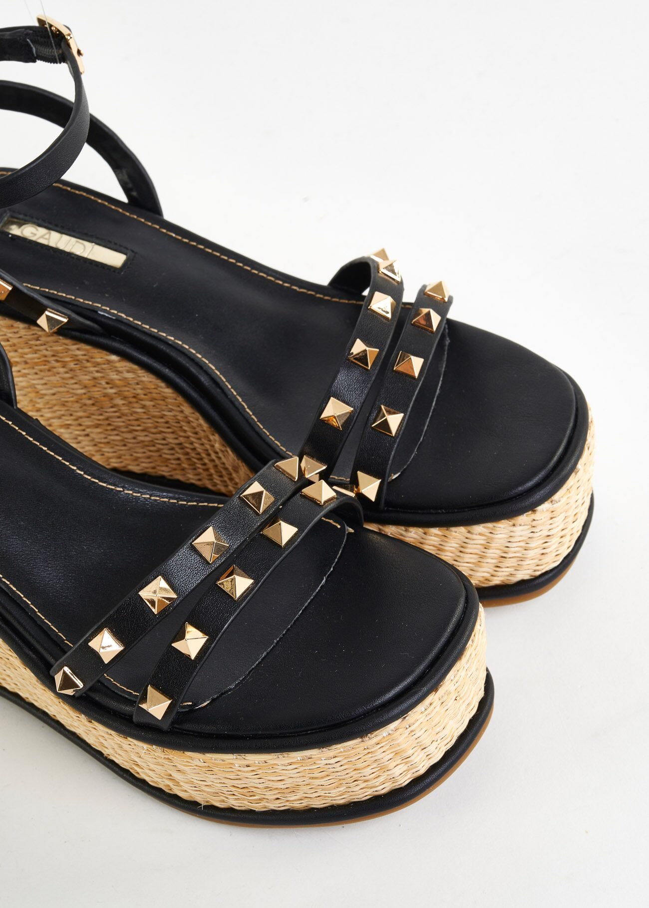 Sandali platform con borchie