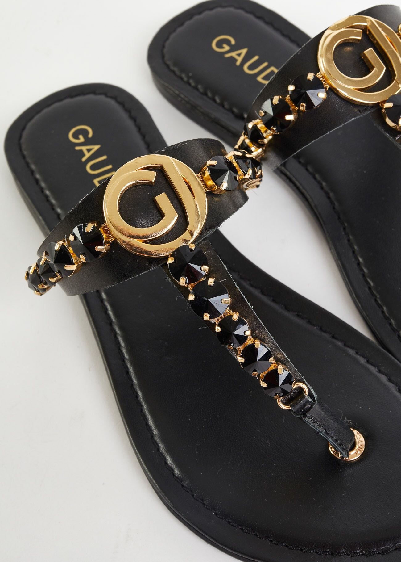 Sandalias planas con strass