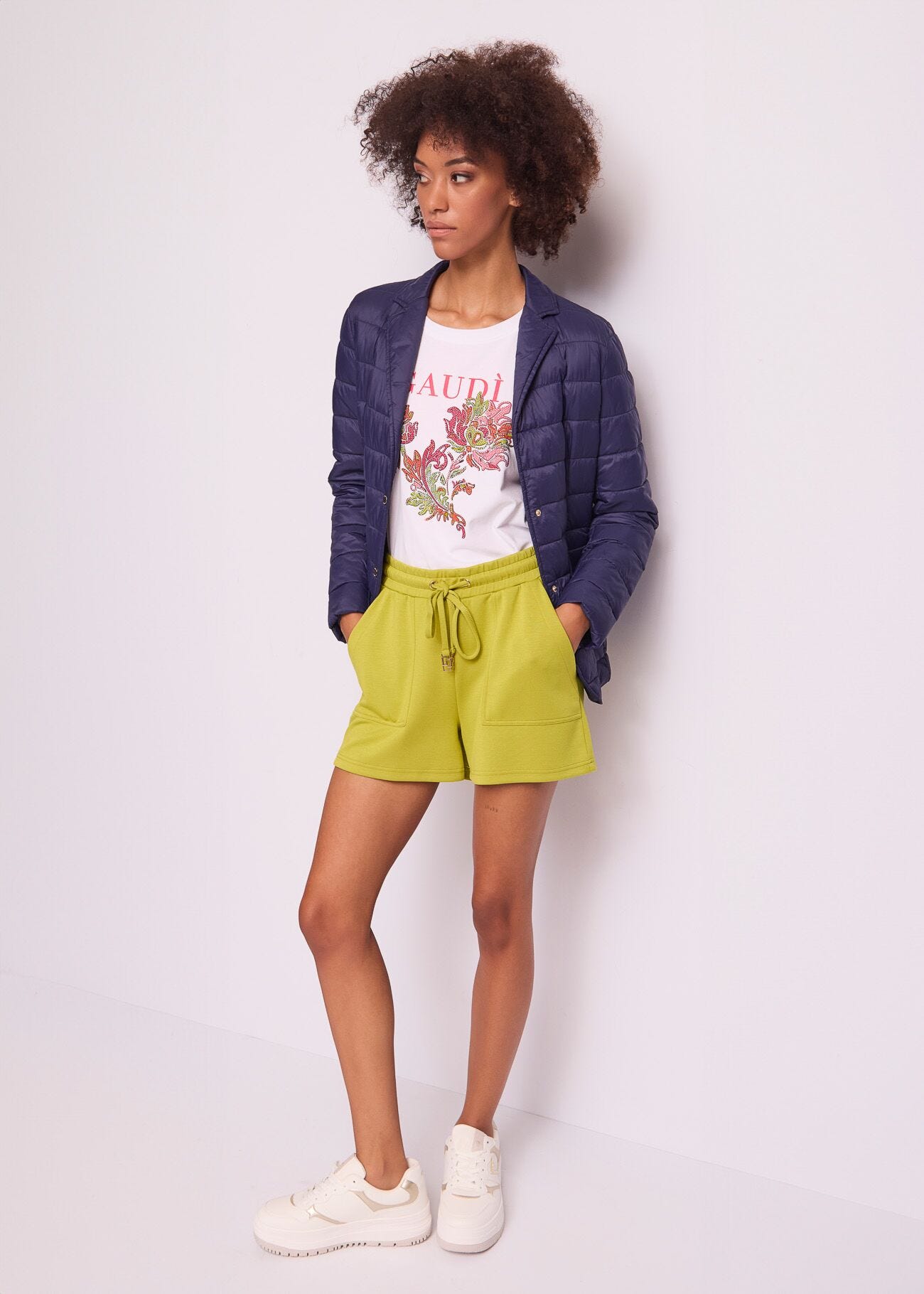Shorts verde da donna con coulisse logata