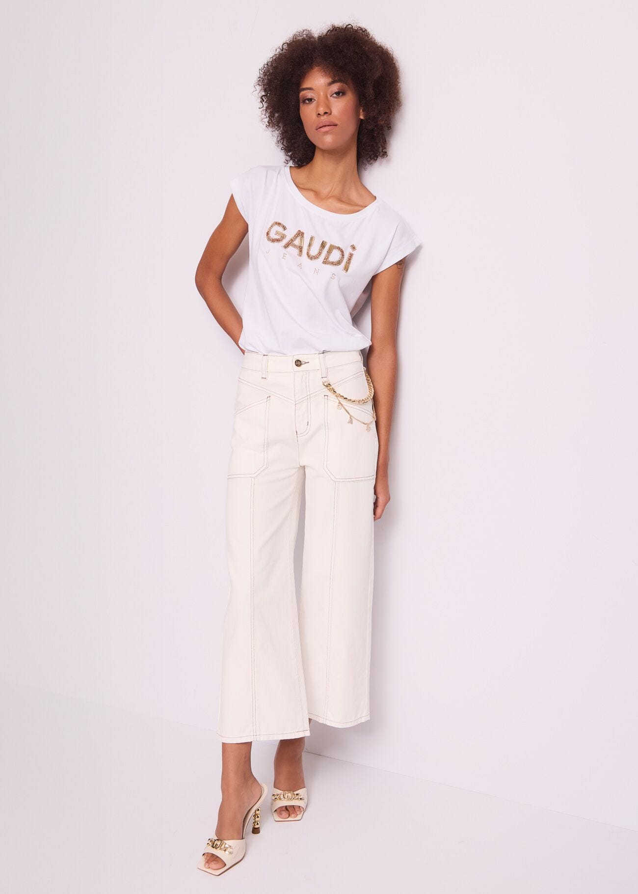 Jeans da donna bianco con catena