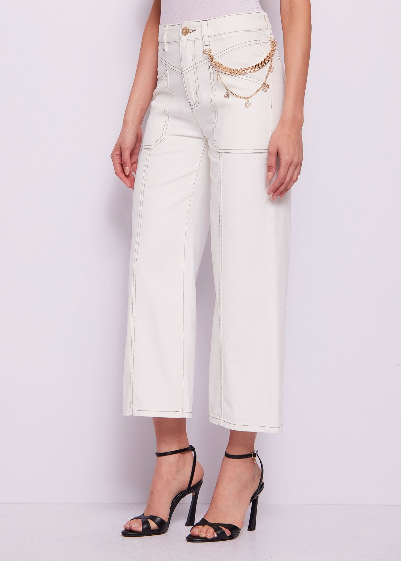 Jeans da donna bianco con catena