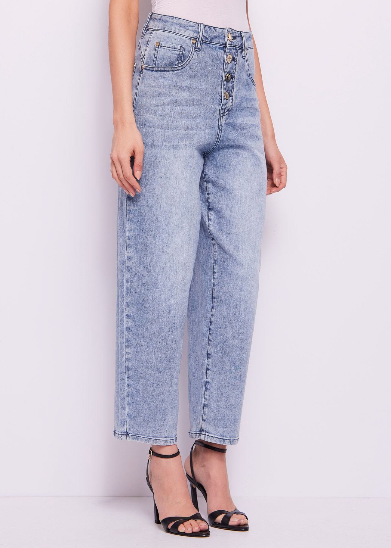 Women's carrot-fit jeans