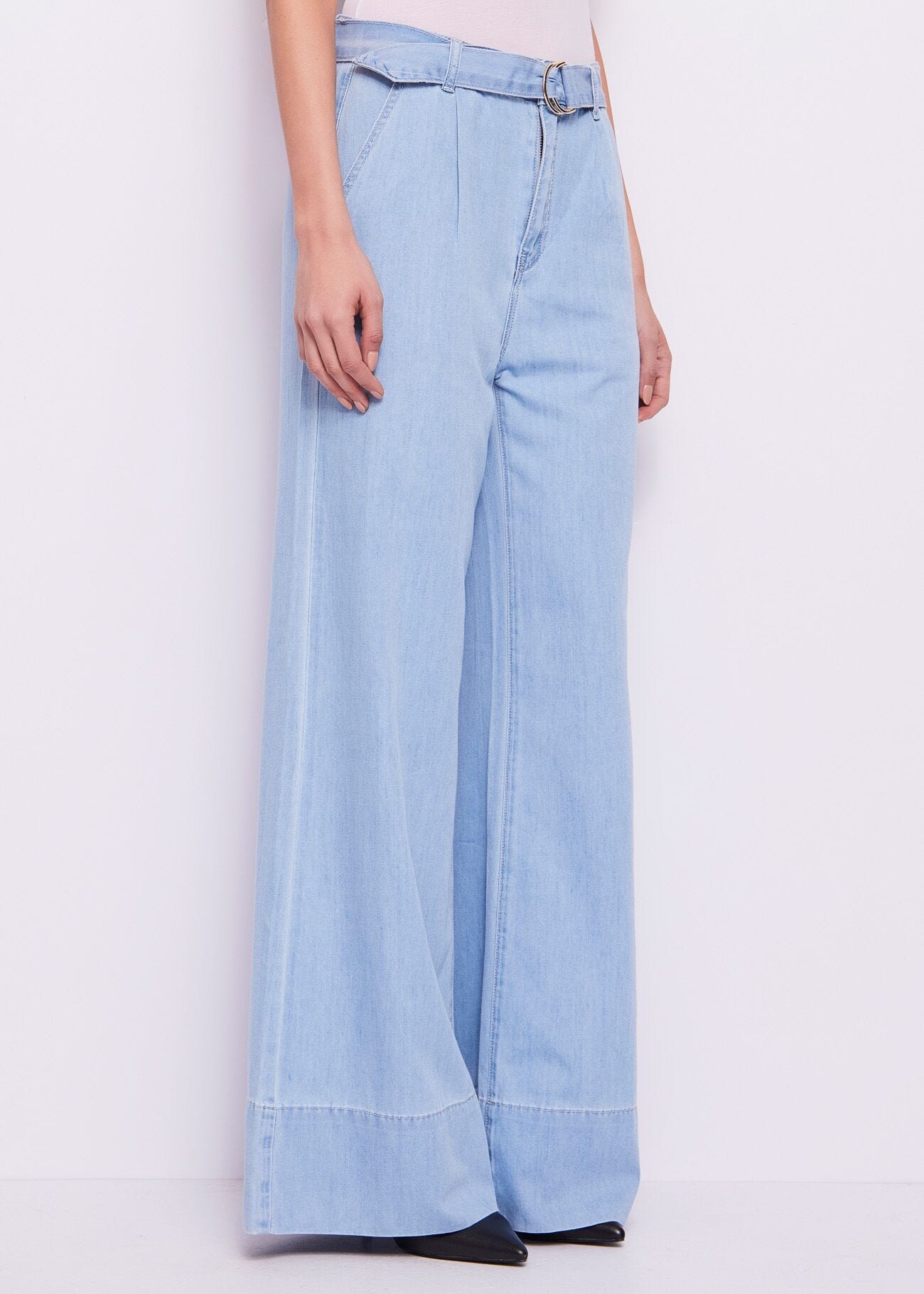 Palazzo jeans with belt
