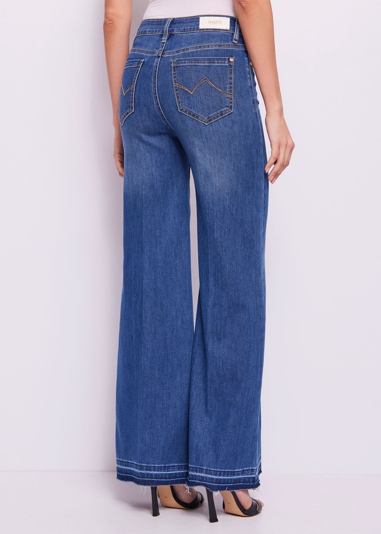 Jeans da donna flare bootcut con dettagli destroyed