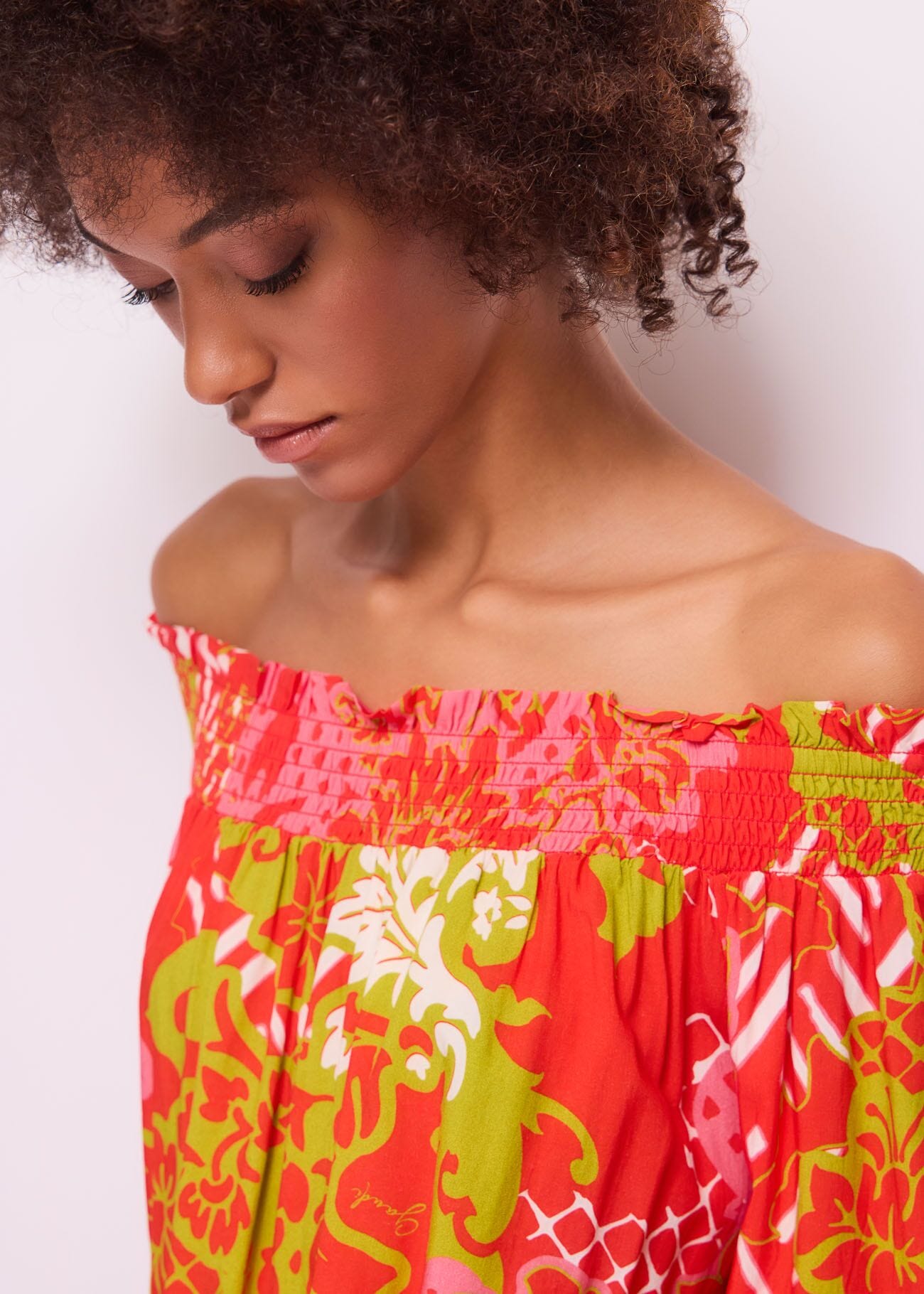 Top donna off the shoulder