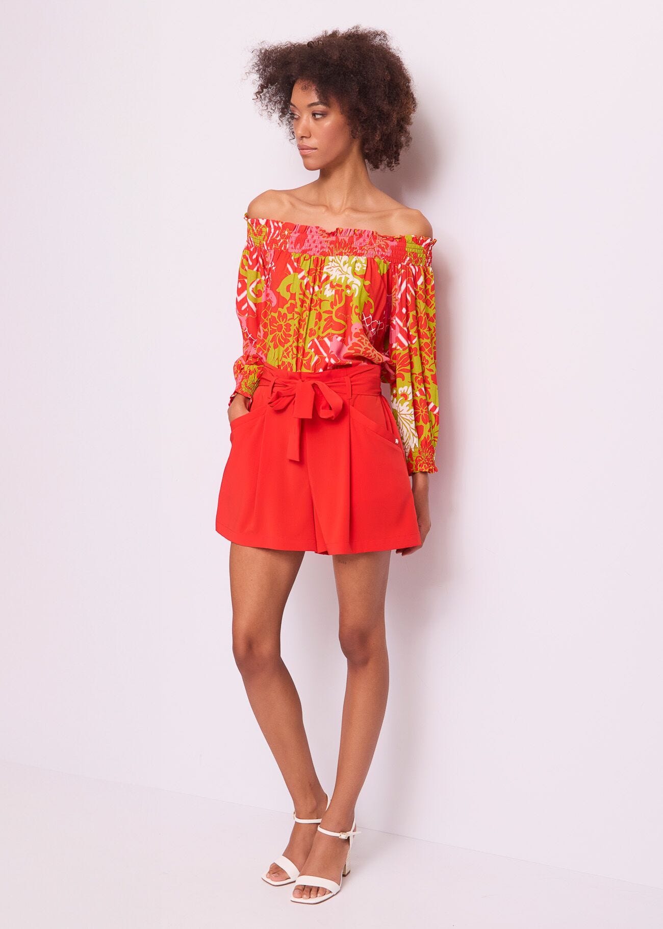 Top donna off the shoulder