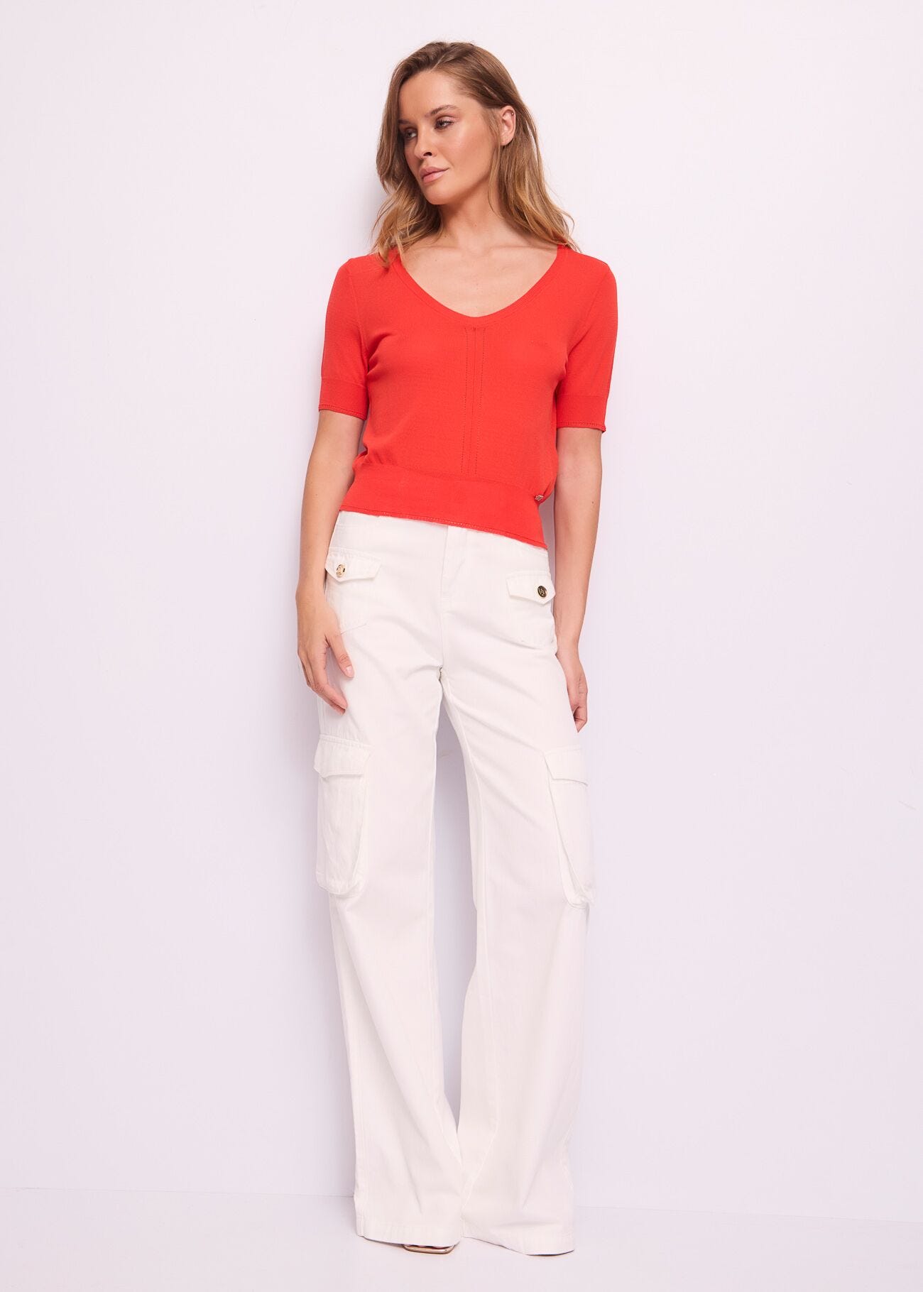 Maglia donna rossa con scollo a V