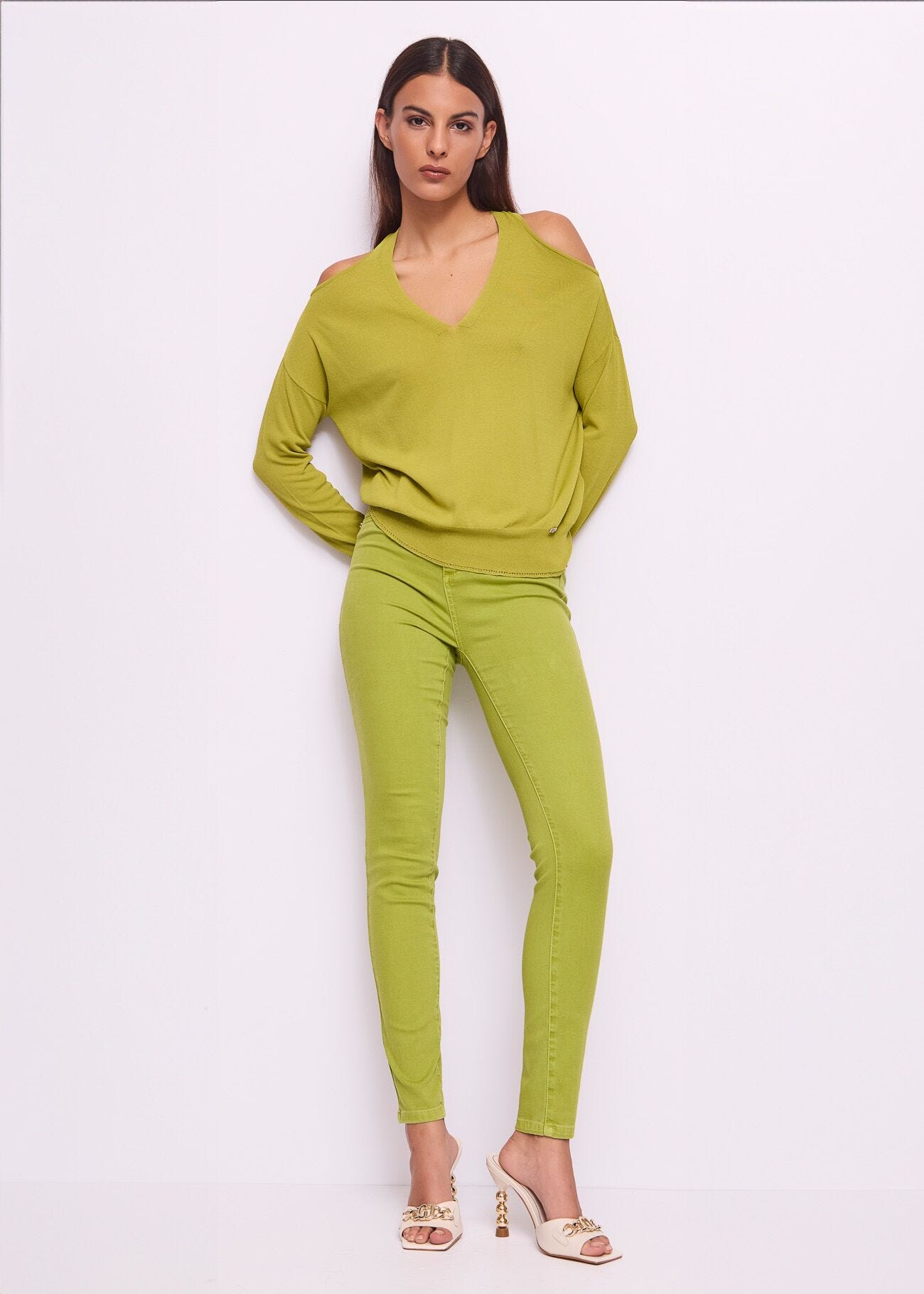 Maglia donna verde con scollo a V