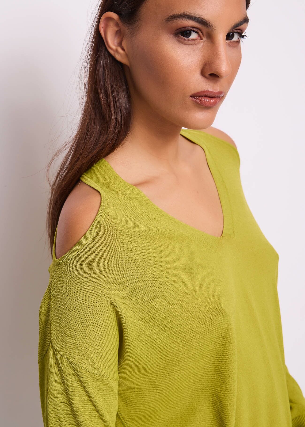 Maglia donna verde con scollo a V