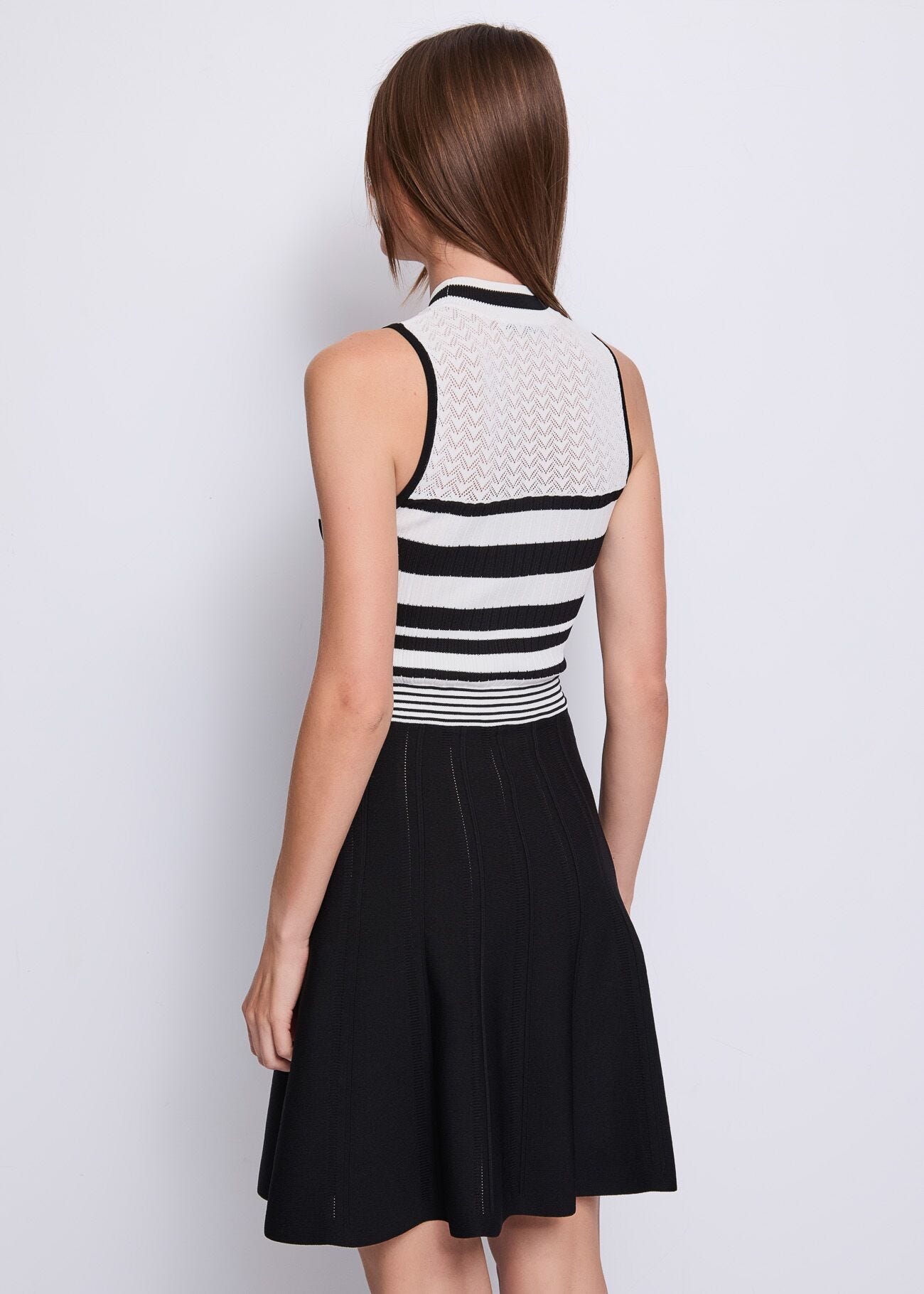 Abito da donna con collo alto
