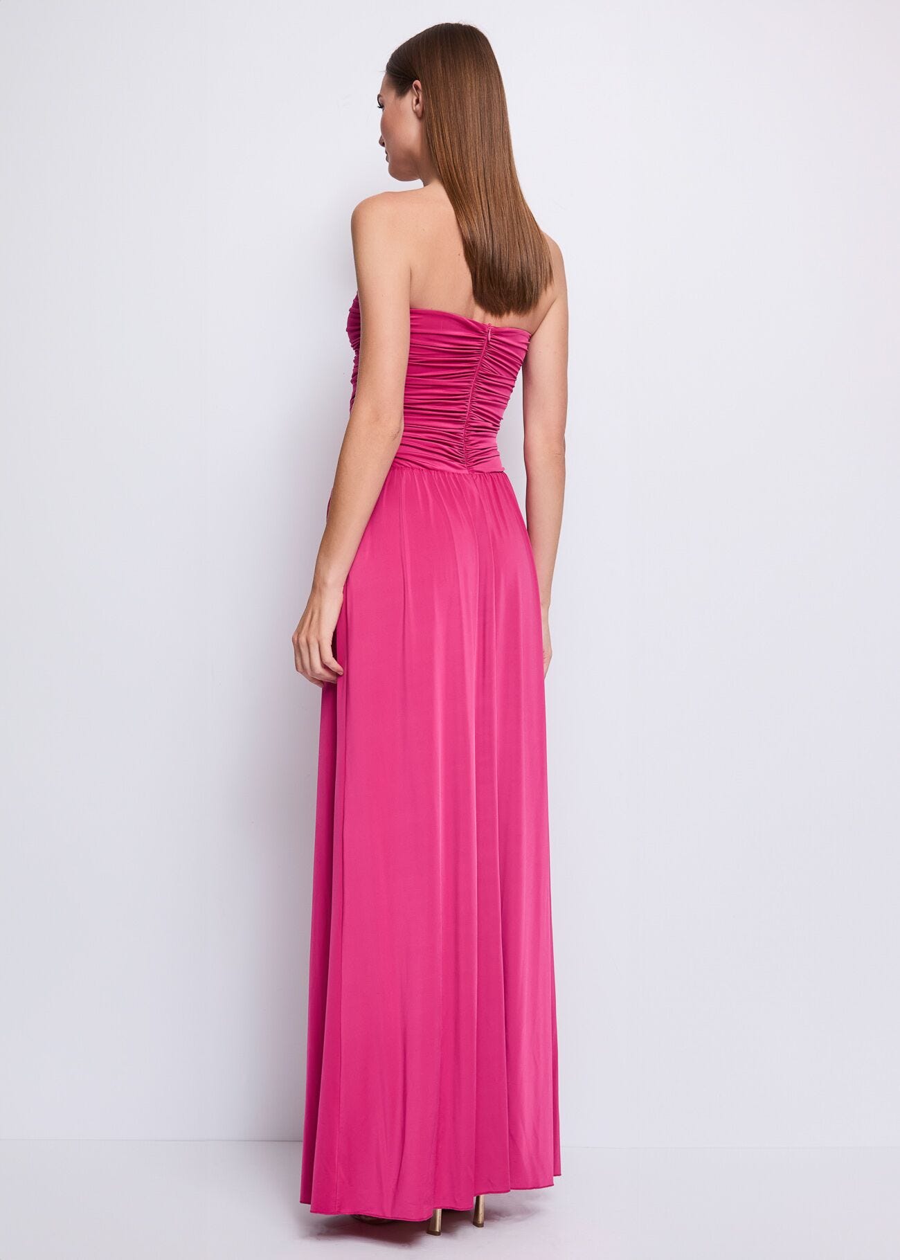 Abito da donna rosa con spacco