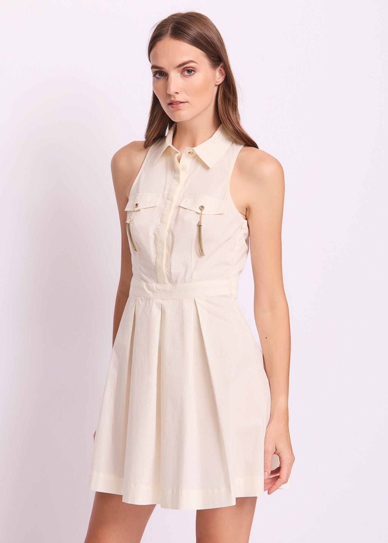 Abito da donna bianco con collo a camicia