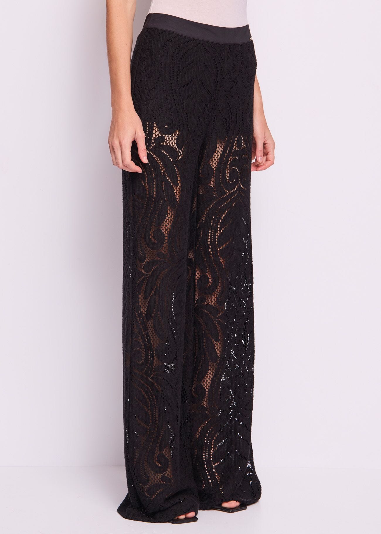 Pantalon noir en dentelle pour femme