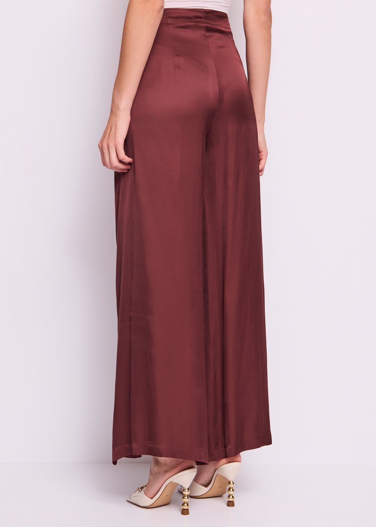 Pantalones marrones de raso para mujer