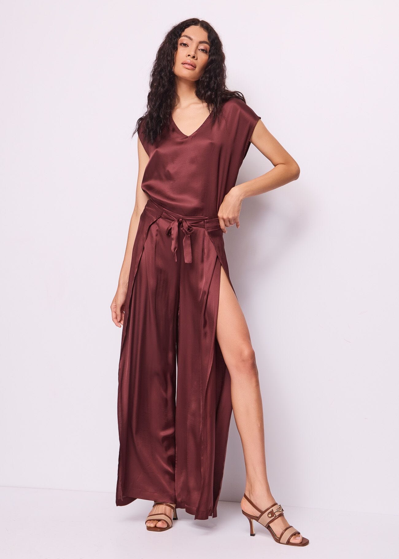 Pantalones marrones de raso para mujer