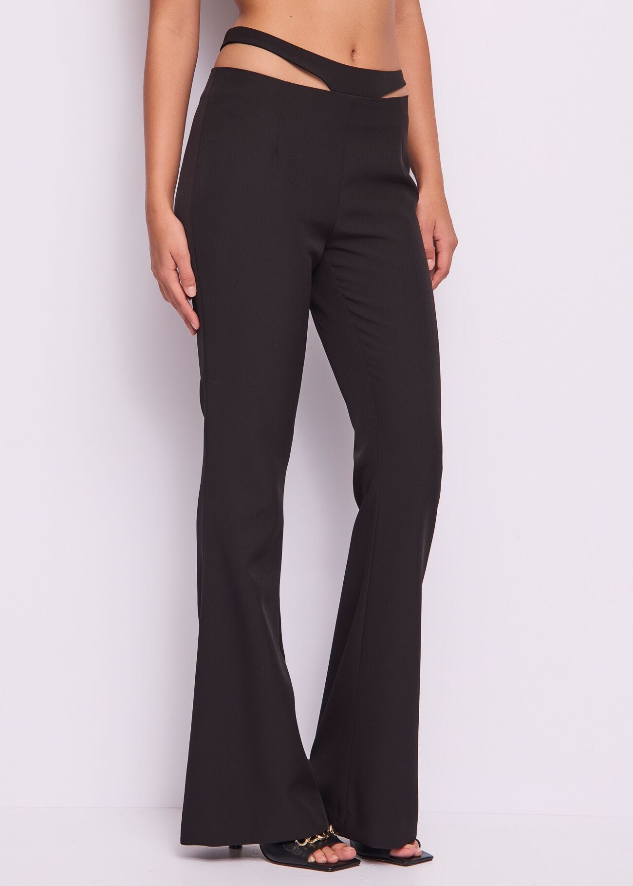 Pantaloni da donna neri con fibbia