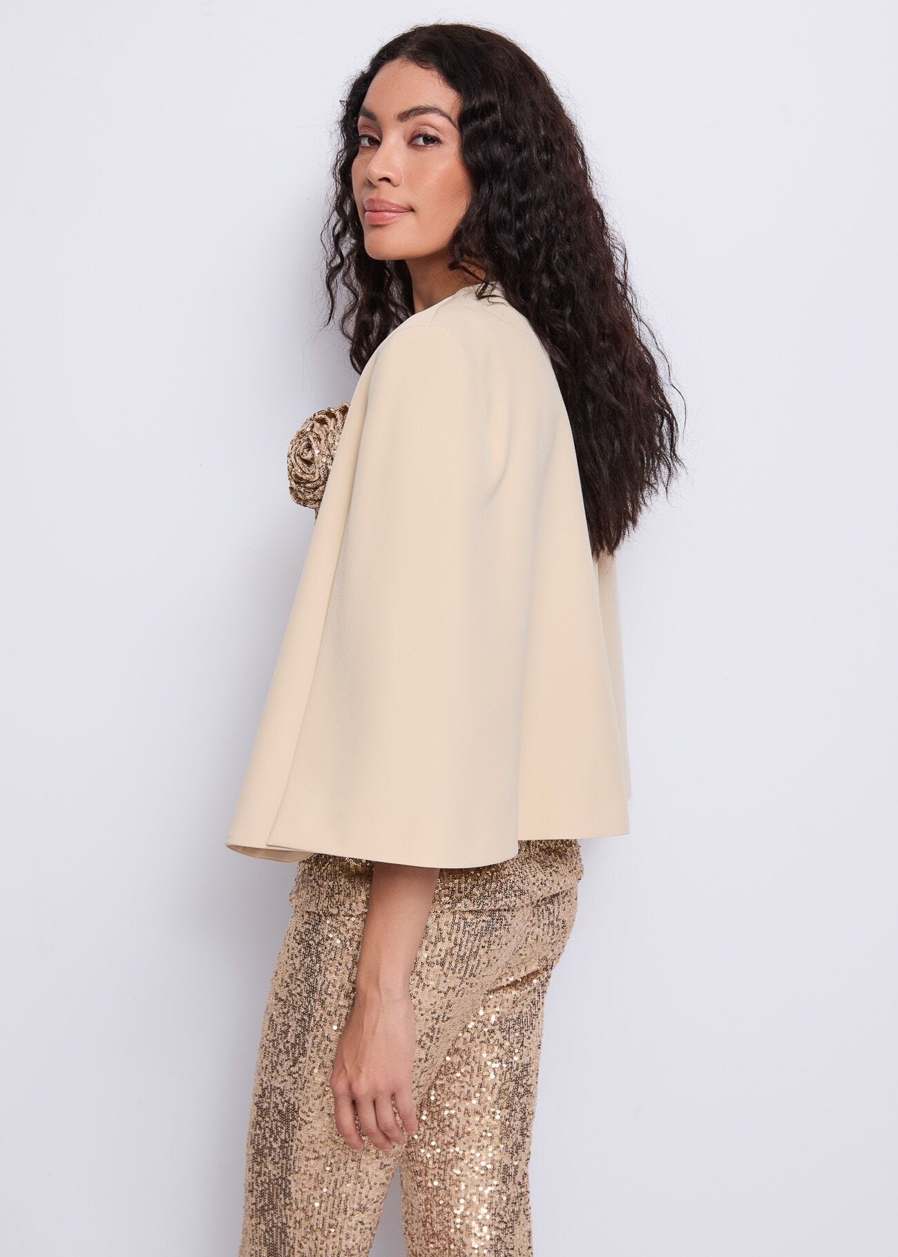 Giacca da donna beige con spacchi