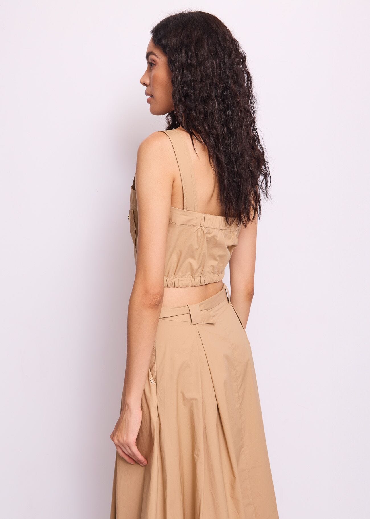 Top da donna beige con bottoni logati