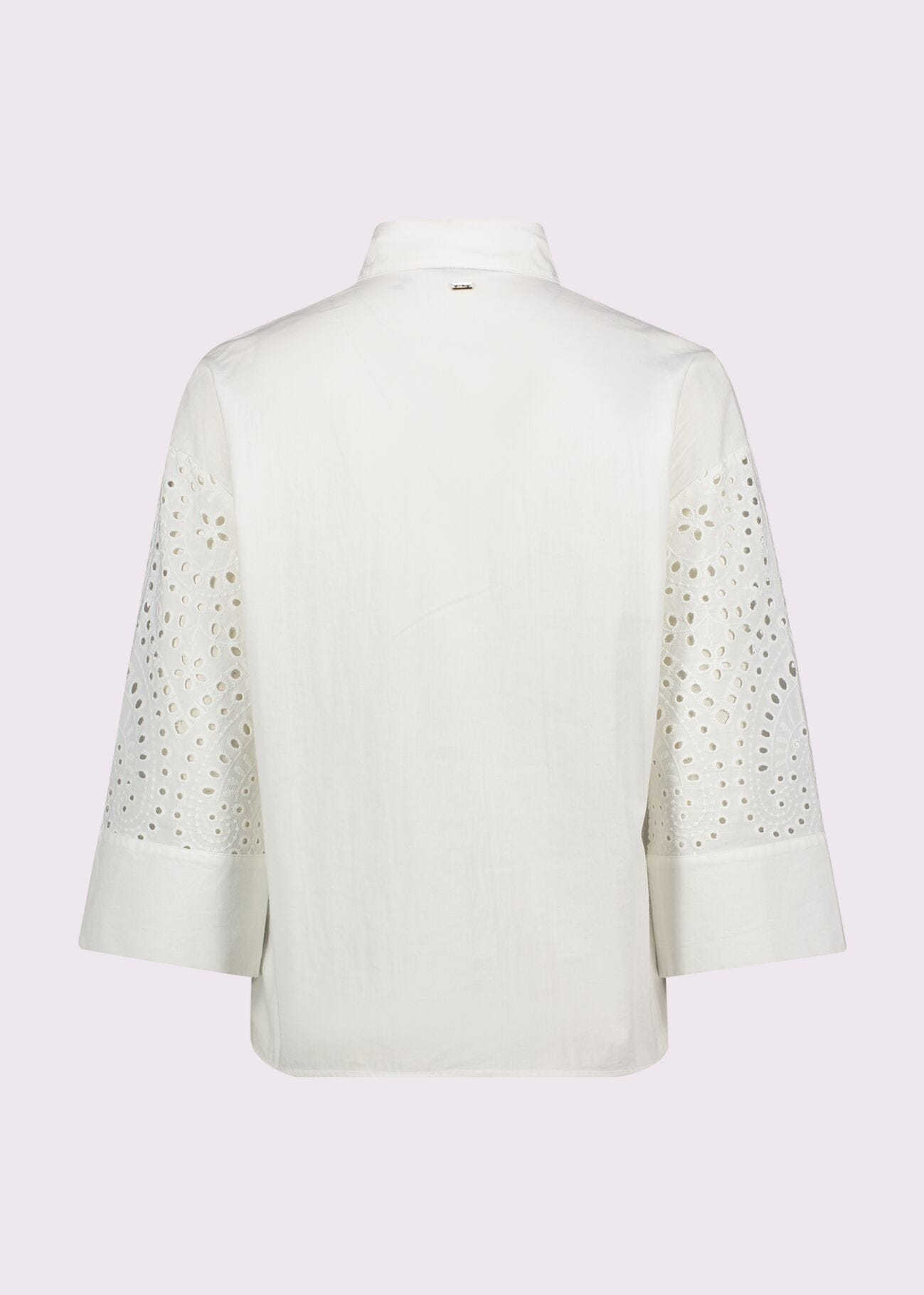 Camicia da donna bianca con maniche a 3/4