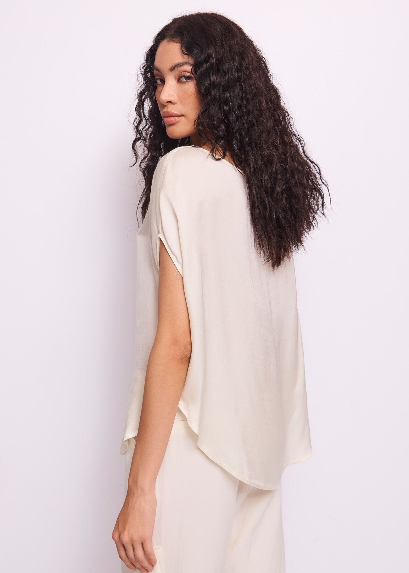 Blouse blanche en satin pour femme