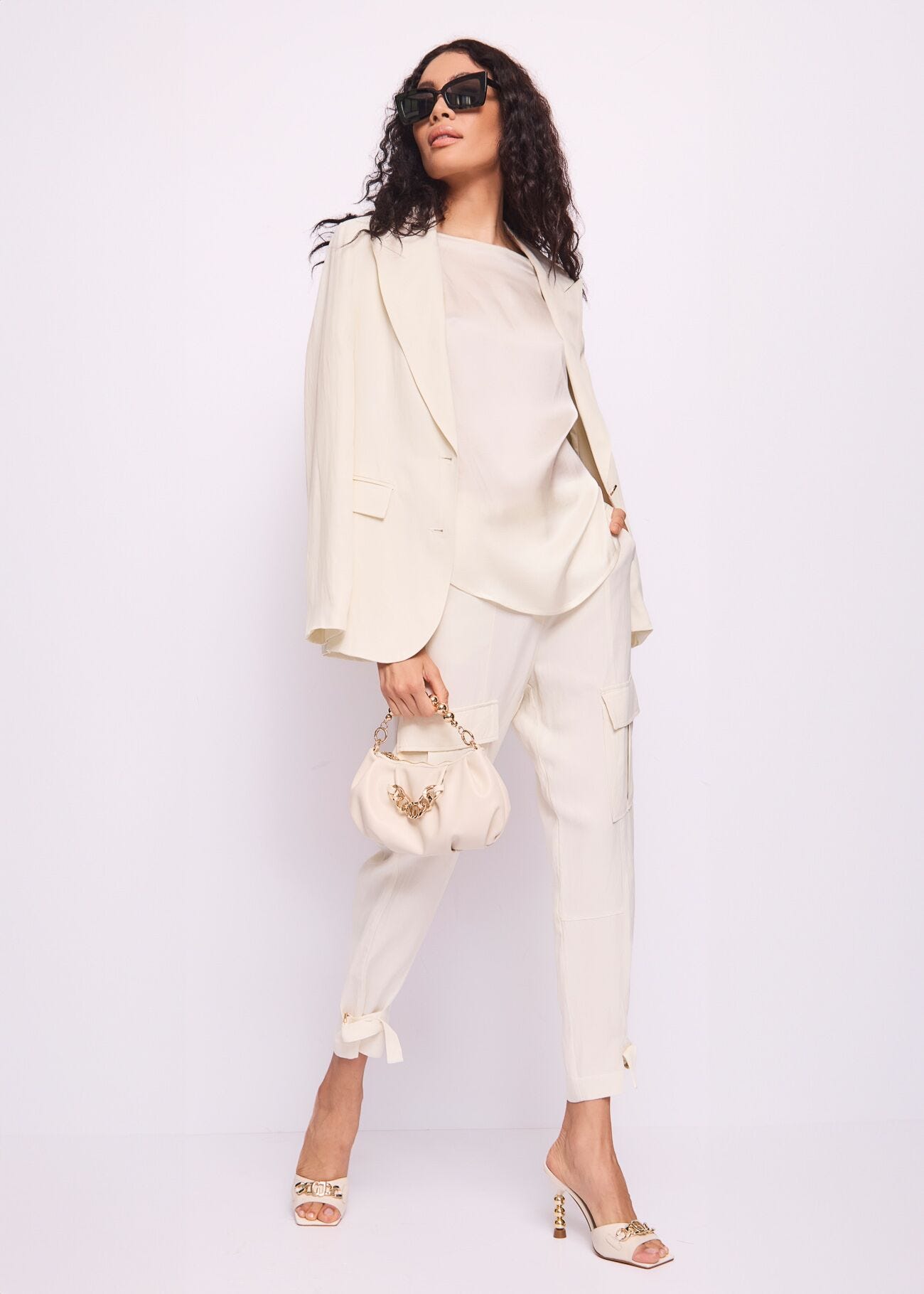 Blouse blanche en satin pour femme