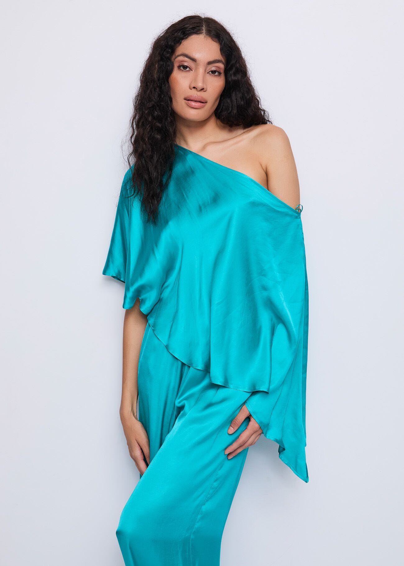Top verde de raso para mujer