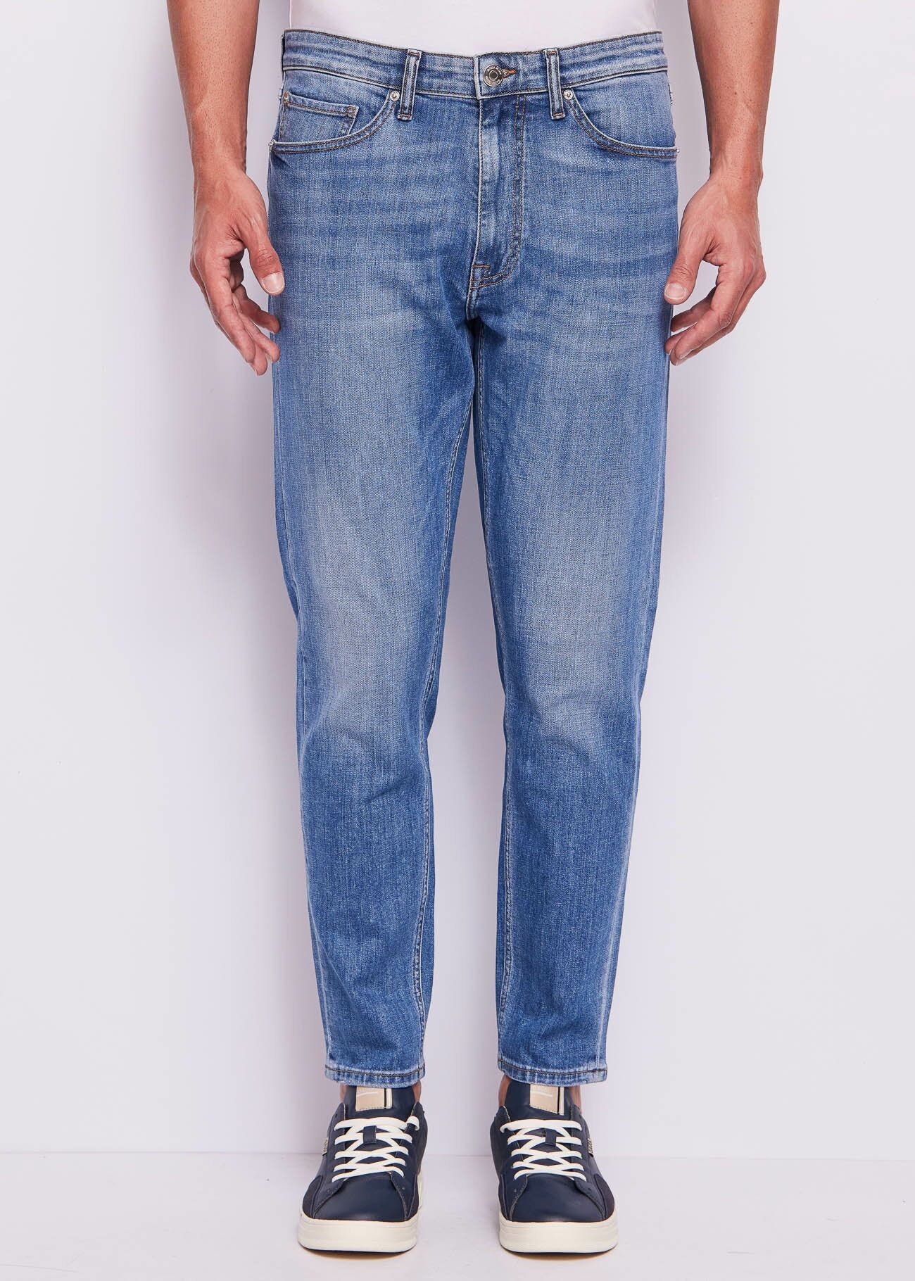 Jean tapered en coton effet usé pour homme