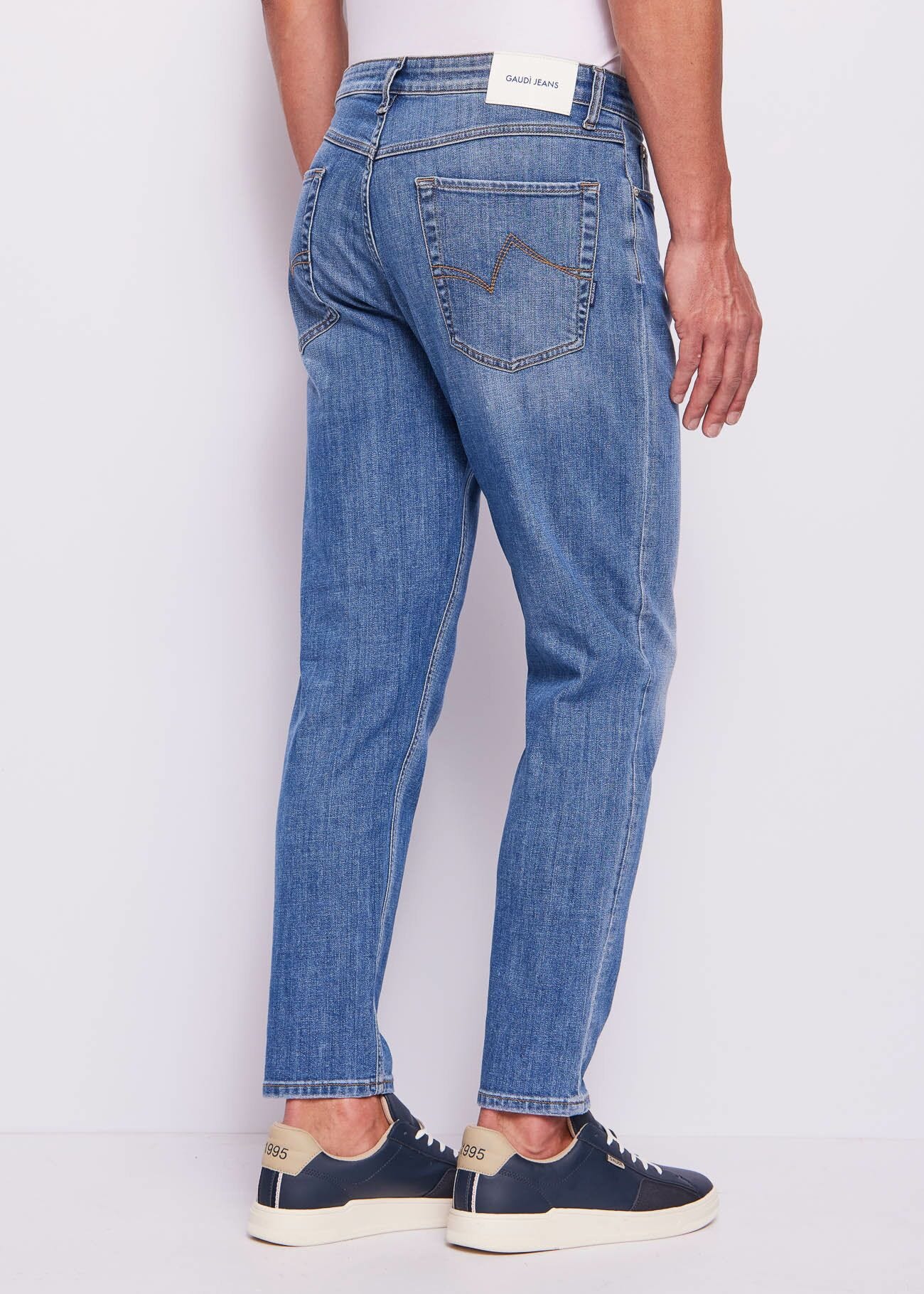 Jean tapered en coton effet usé pour homme