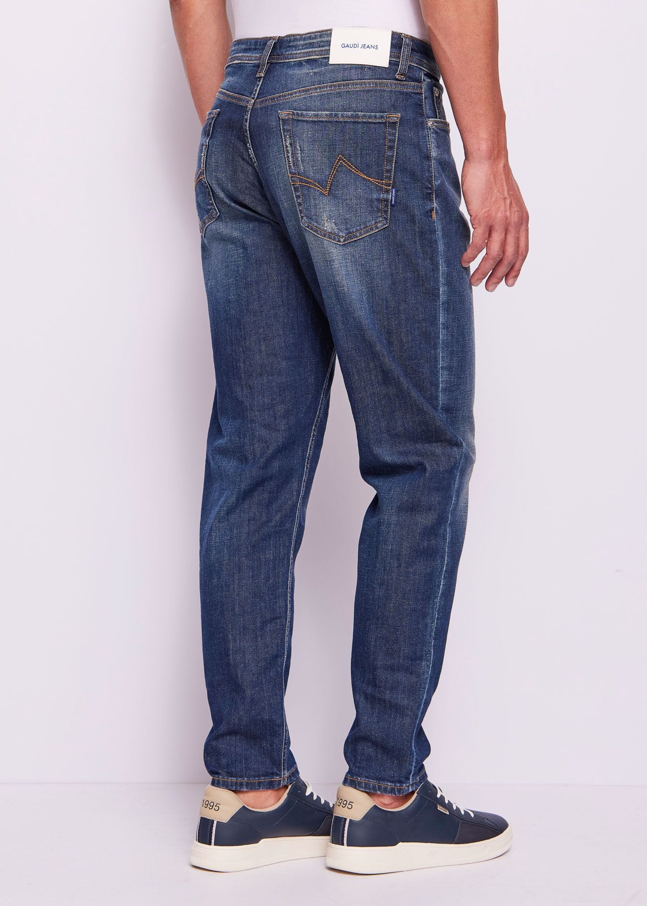 Jean tapered en coton effet usé pour homme