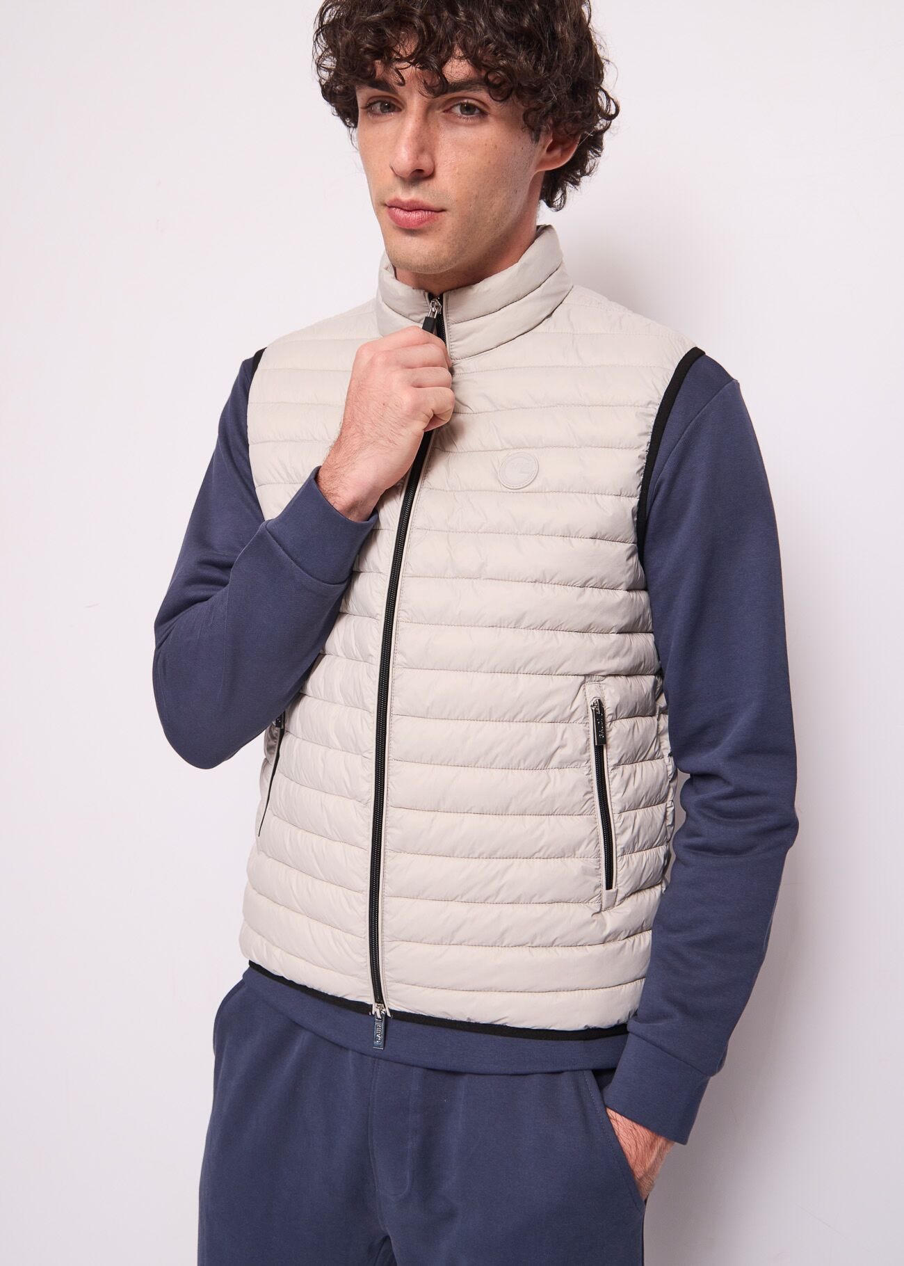 Gilet grigio in nylon imbottito