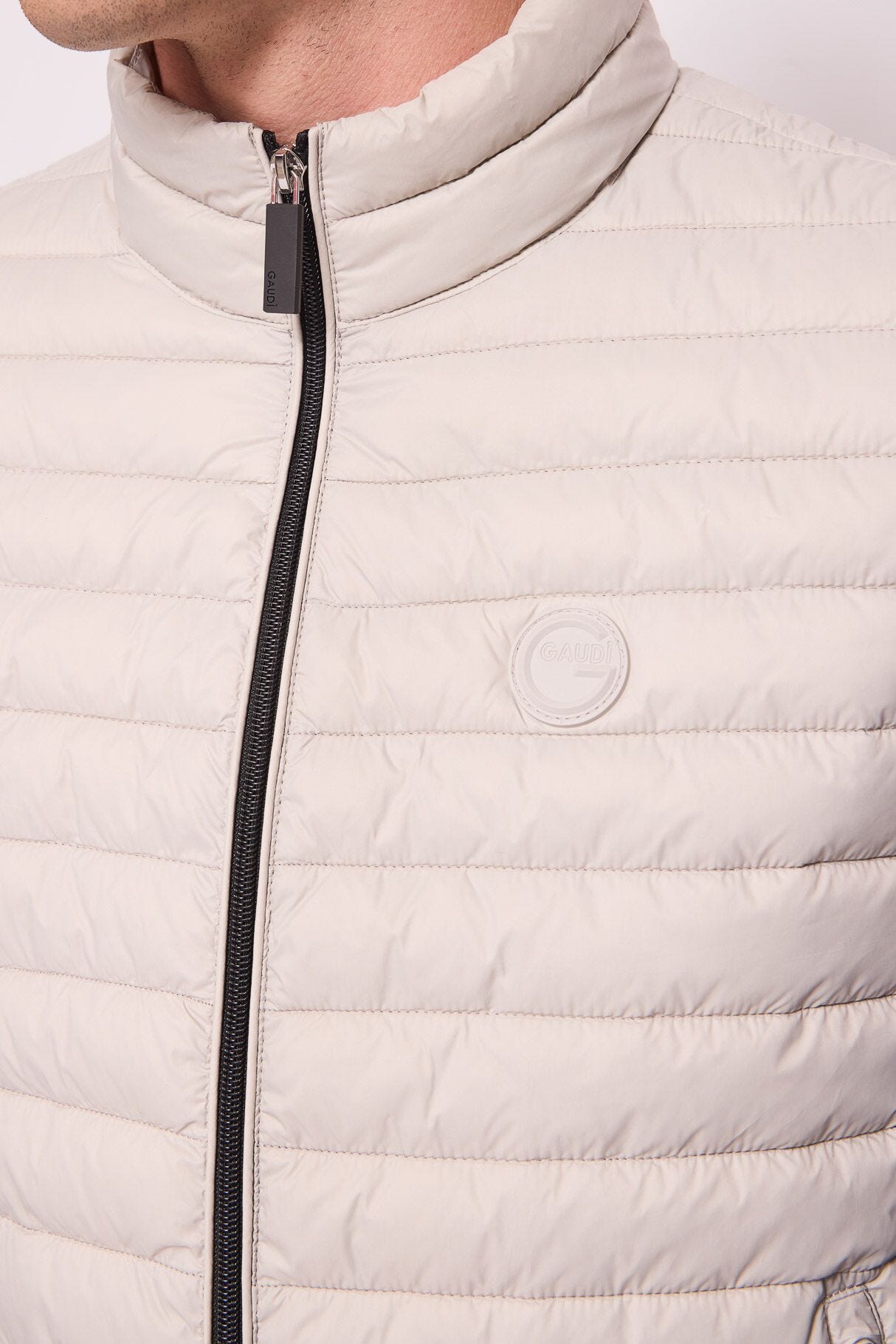 Gilet grigio in nylon imbottito